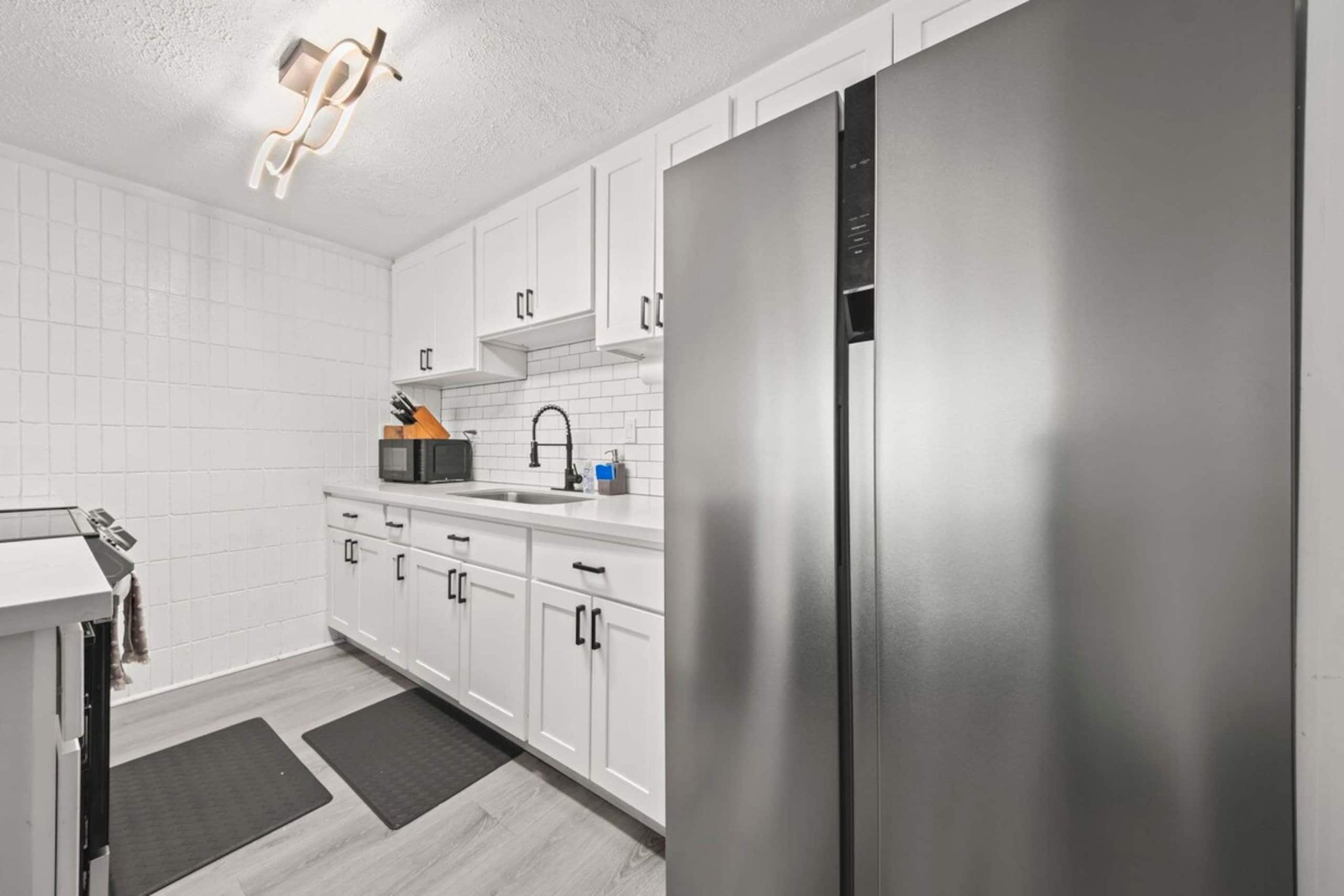Modern Beachfront Condo - Photo 9