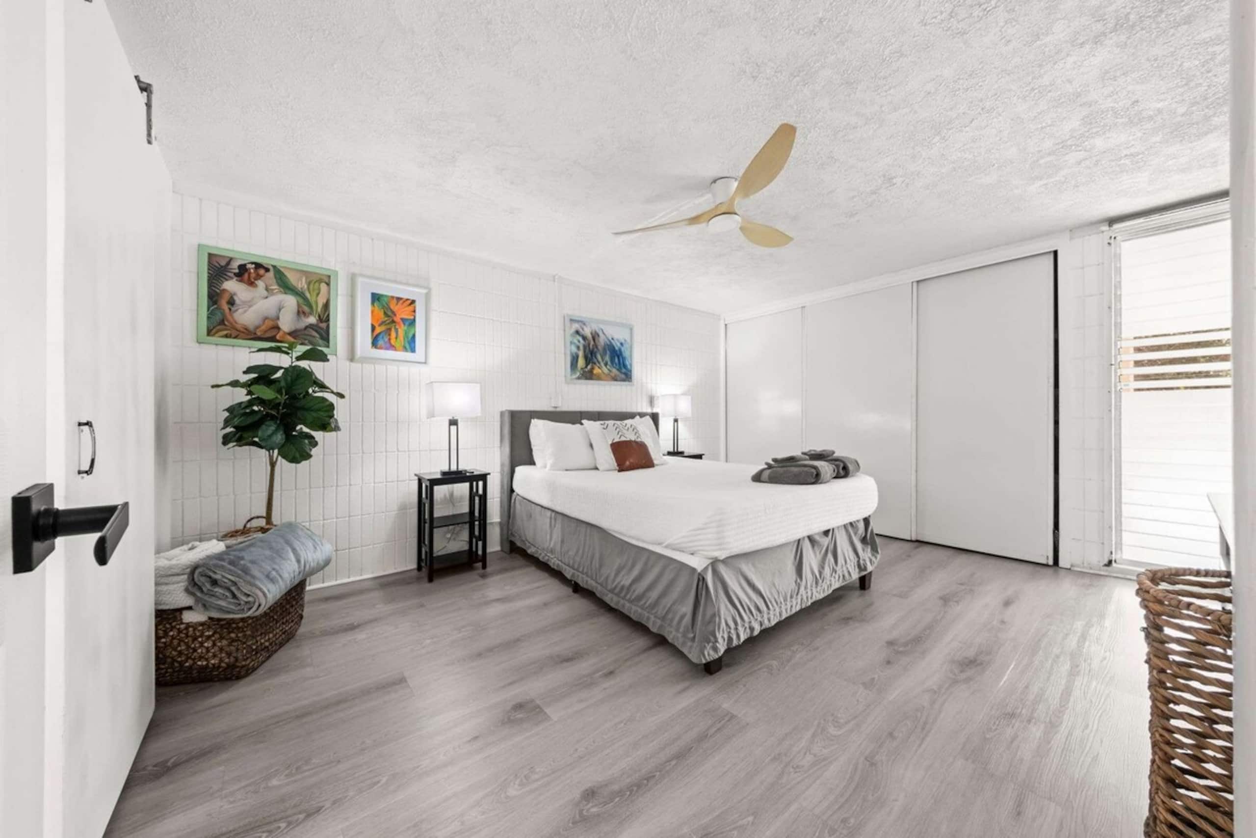 Modern Beachfront Condo - Photo 6