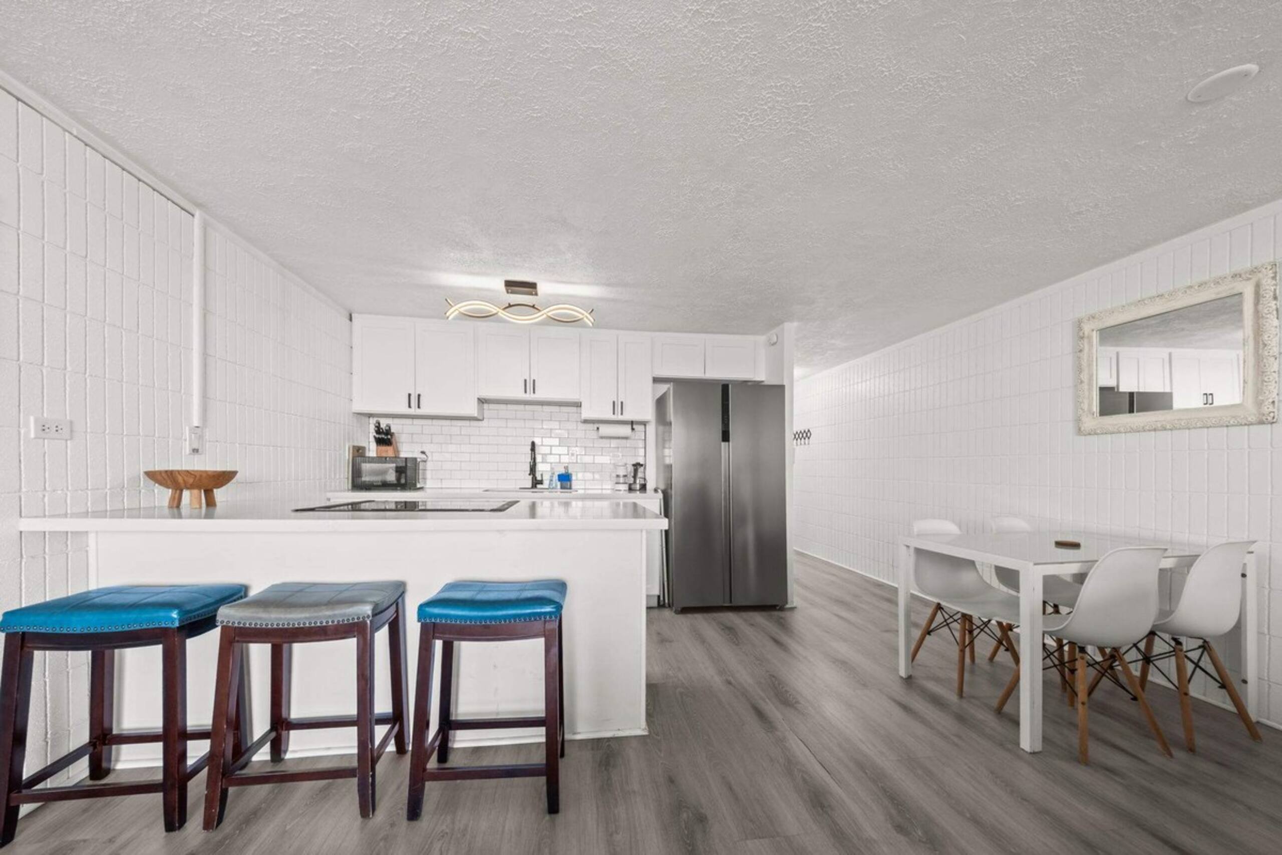 Modern Beachfront Condo - Photo 10