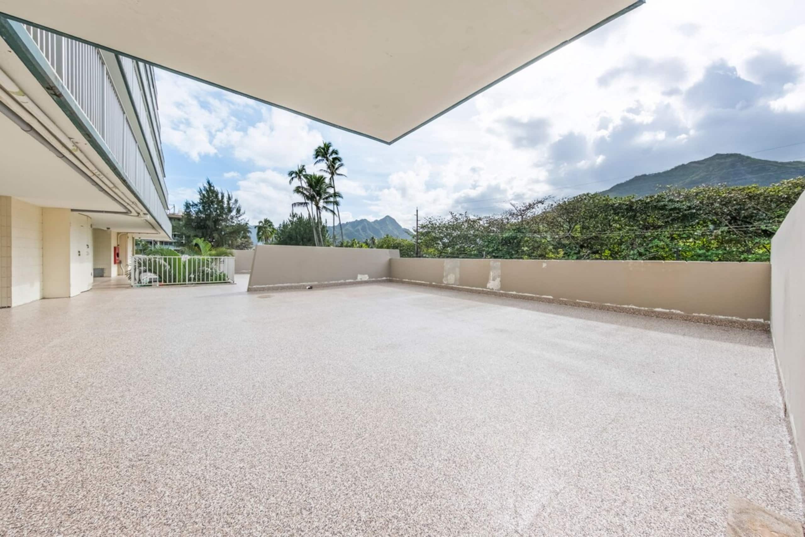 Modern Beachfront Condo - Photo 21