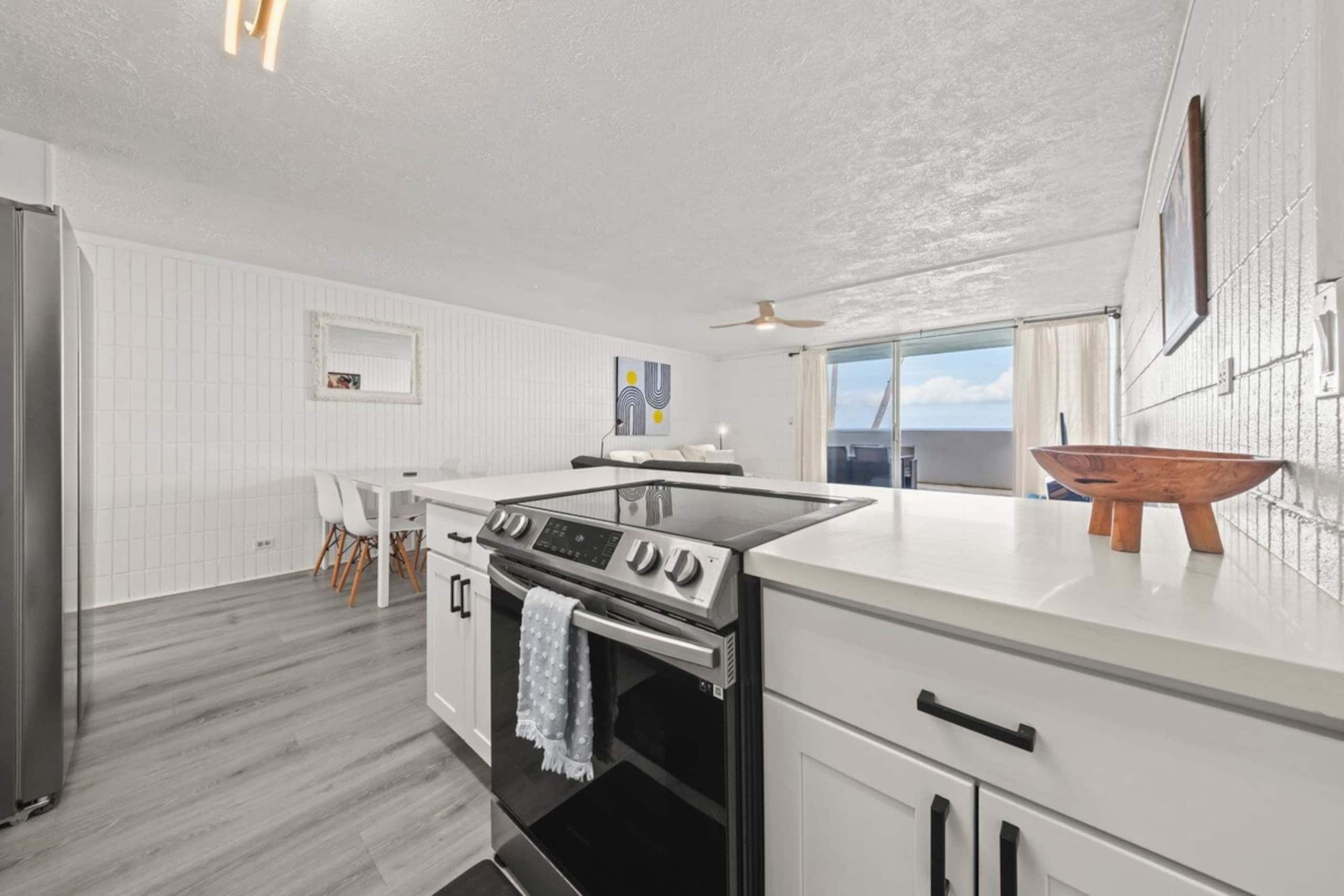 Modern Beachfront Condo - Photo 11