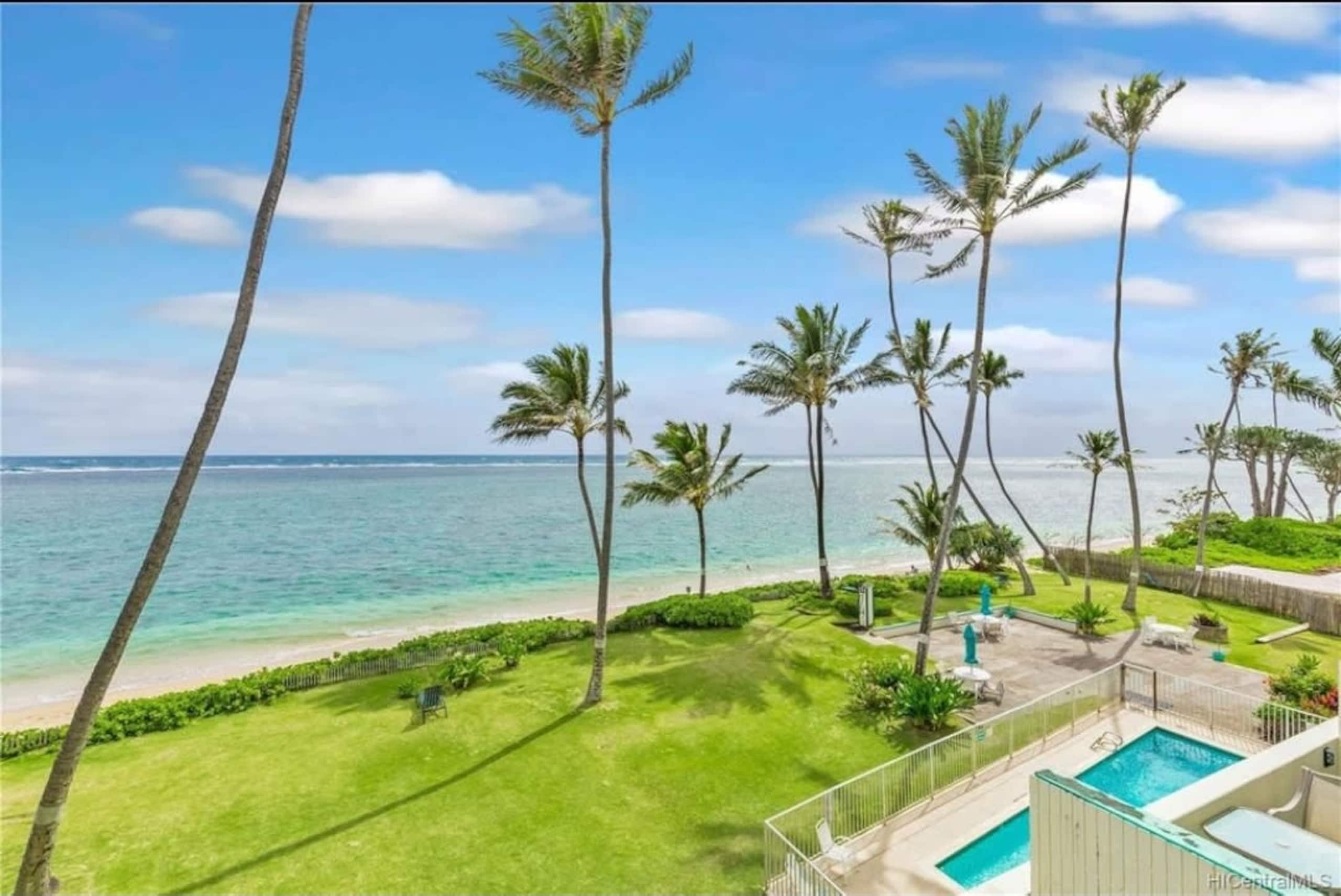 Modern Beachfront Condo - Photo 18
