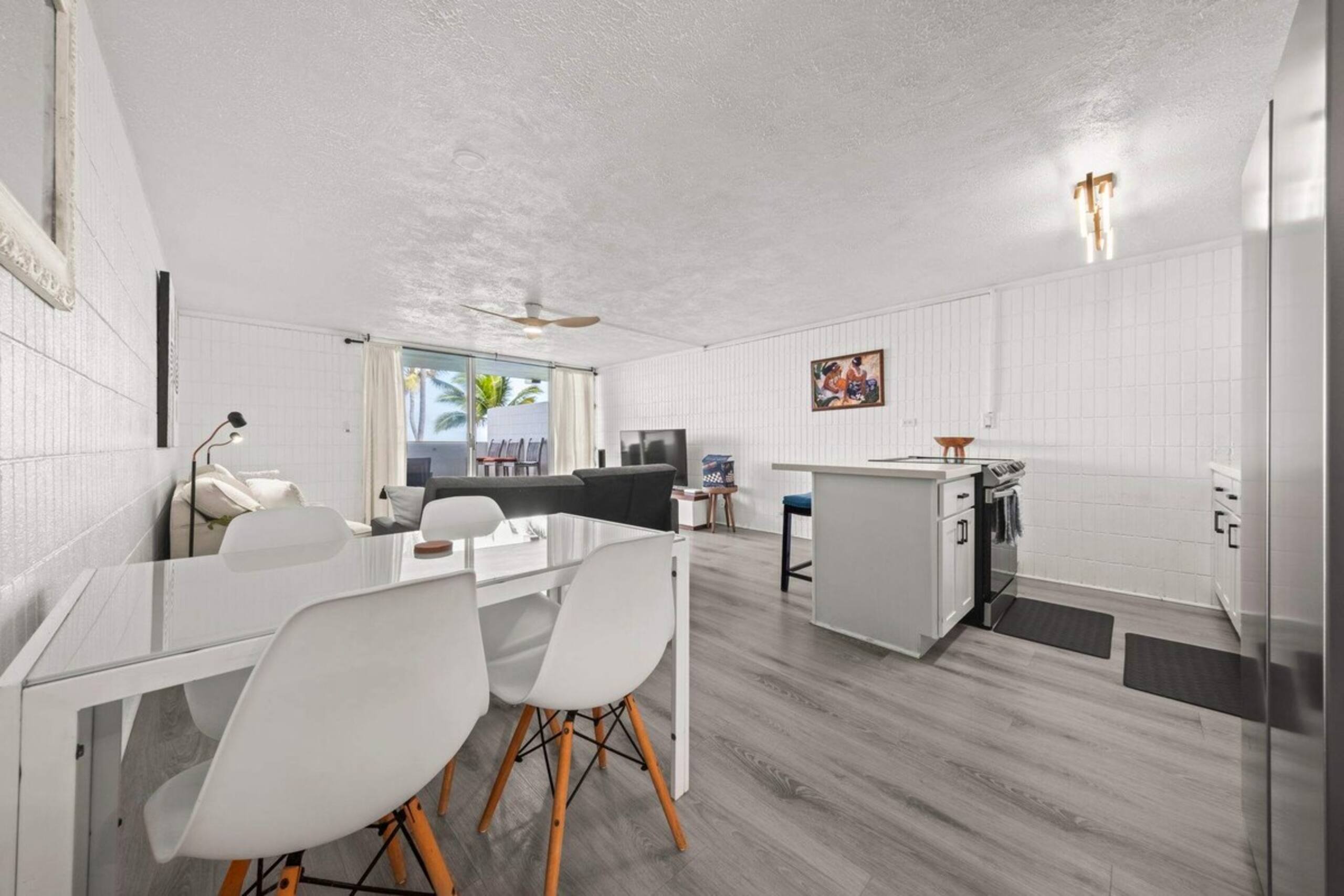 Modern Beachfront Condo - Photo 13
