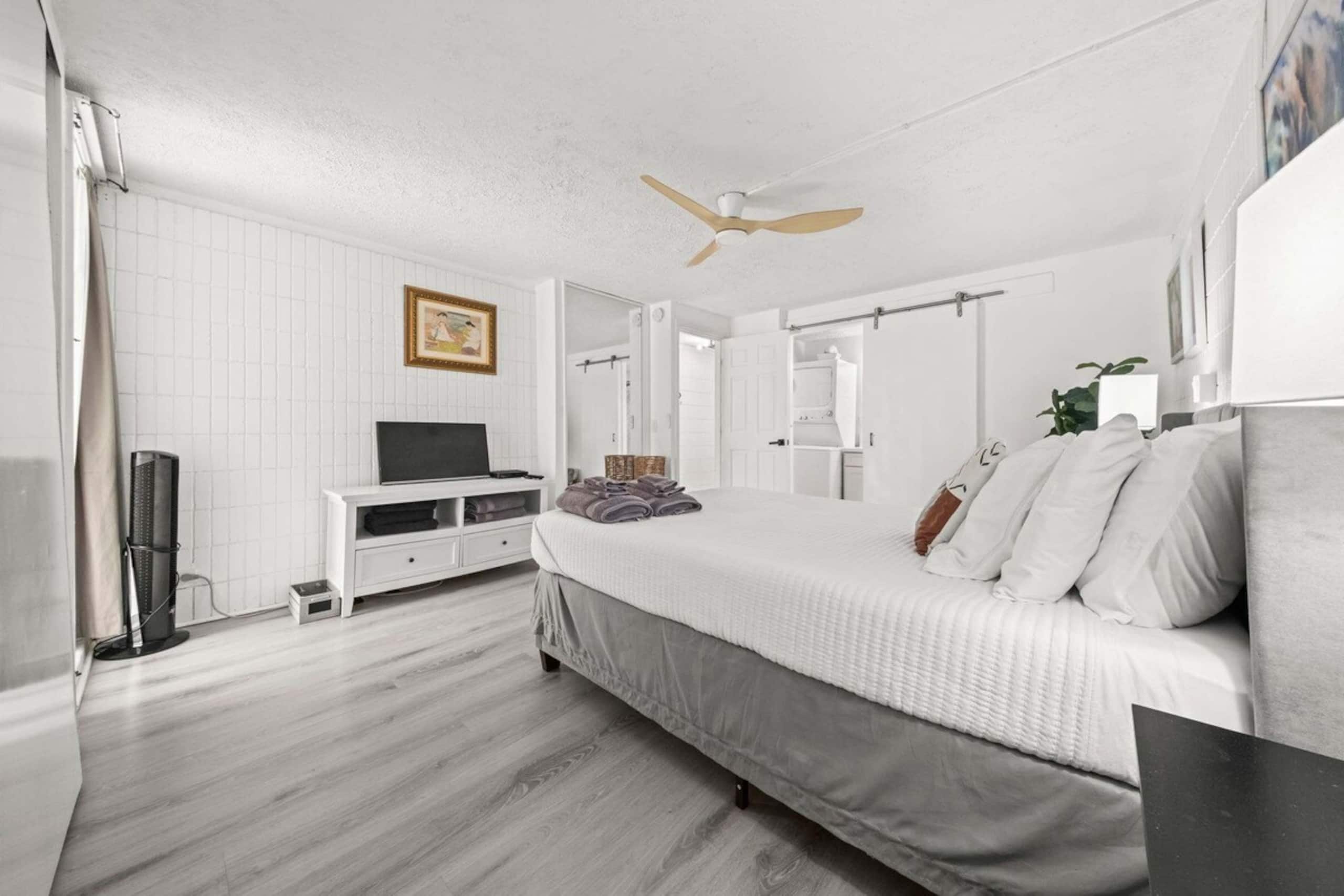Modern Beachfront Condo - Photo 7