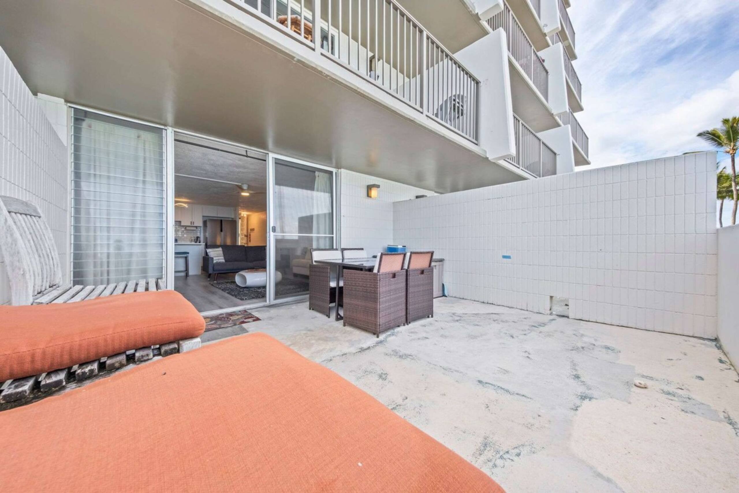 Modern Beachfront Condo - Photo 17