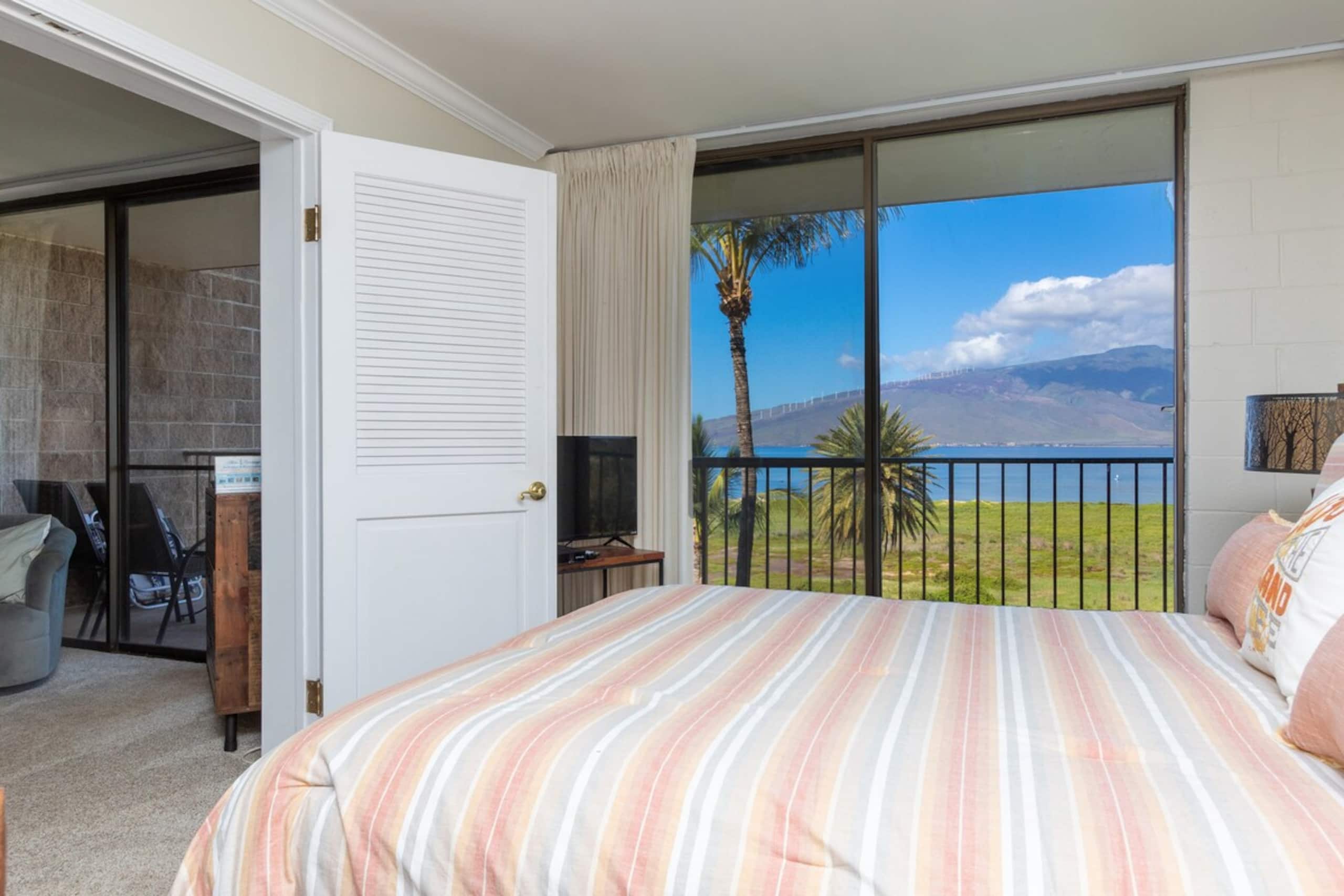 Kauhale Makai Beachfront Condo w/ Pool & Hot Tub - Photo 10