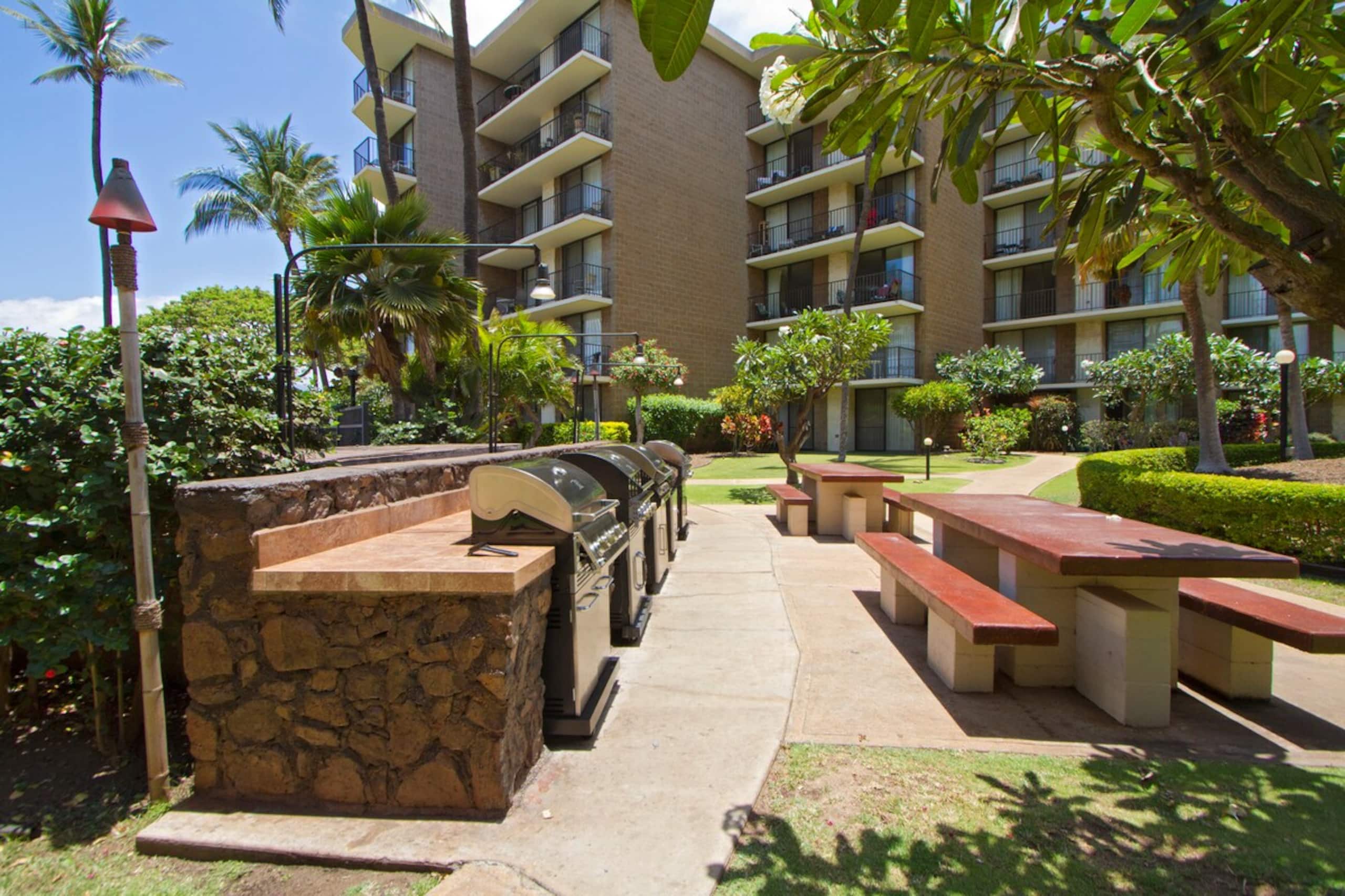 Kauhale Makai Beachfront Condo w/ Pool & Hot Tub - Photo 25