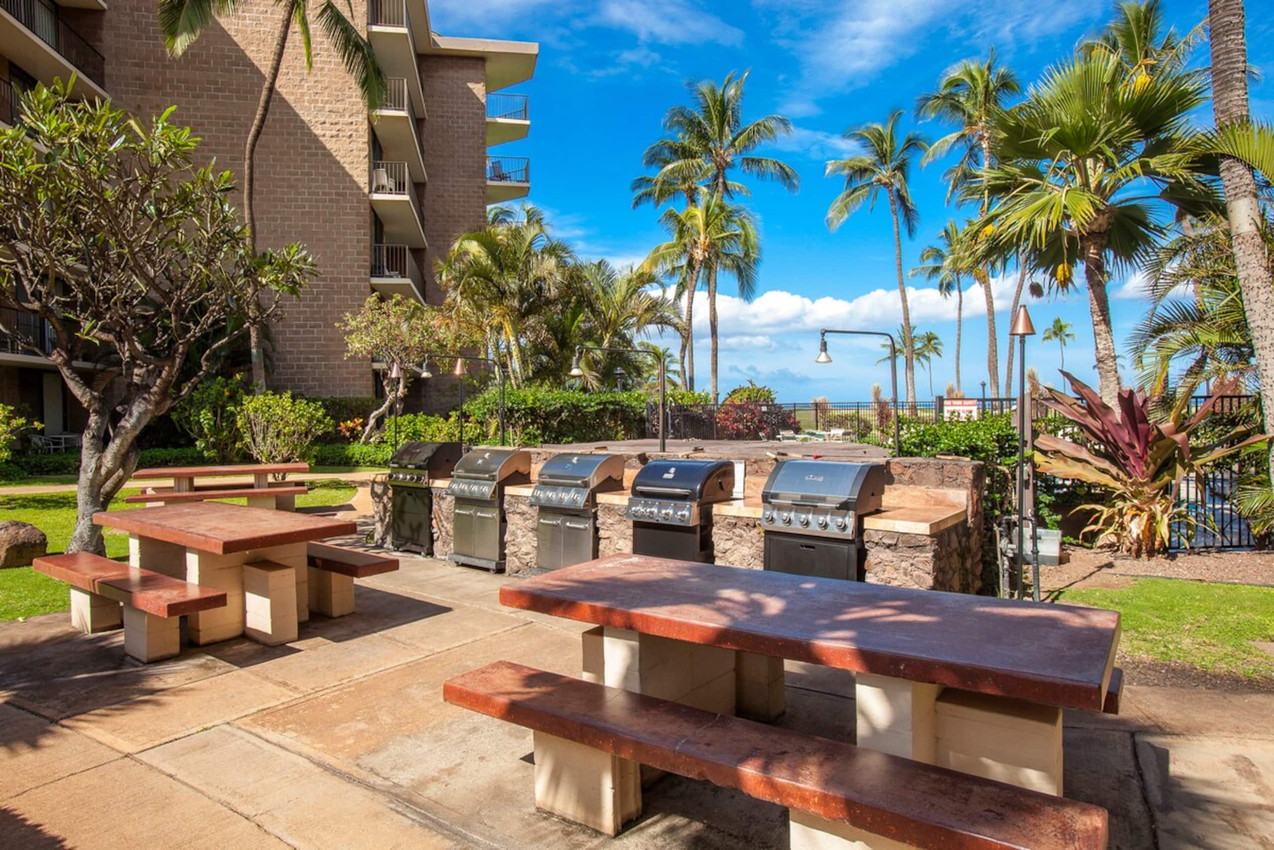 Kauhale Makai Beachfront Condo w/ Pool & Hot Tub - Photo 22