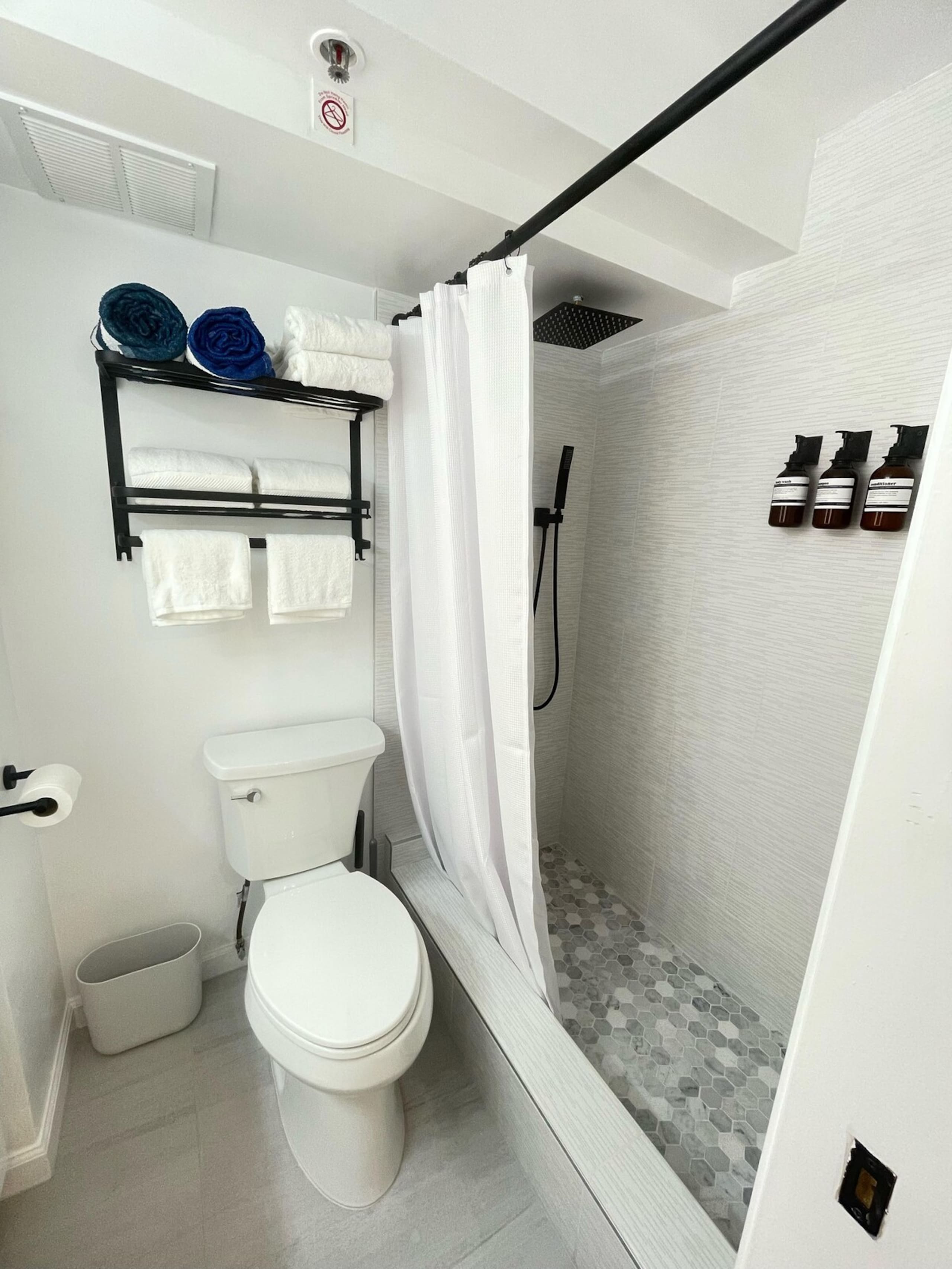 27th floor Diamondhead Oasis-Jacuzzi/Lanai NEW - Photo 20