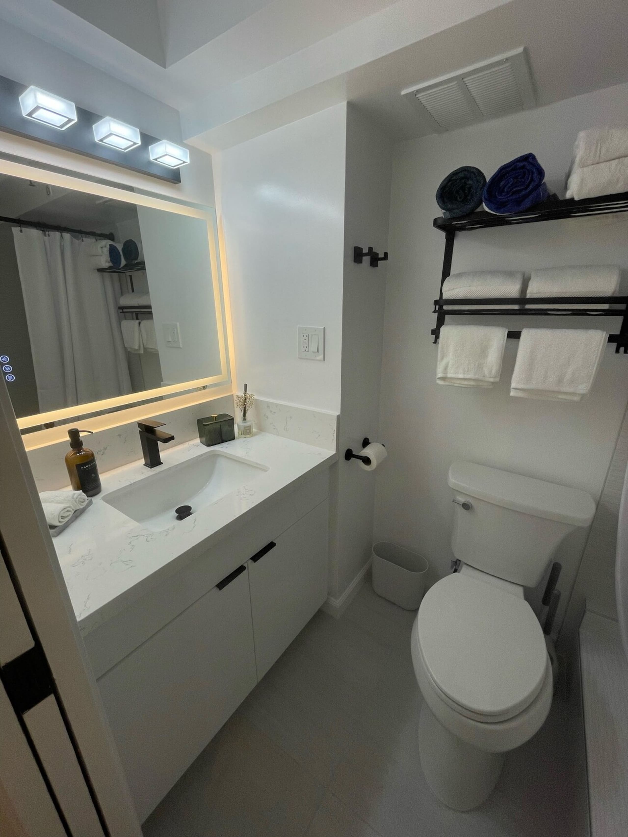 27th floor Diamondhead Oasis-Jacuzzi/Lanai NEW - Photo 18