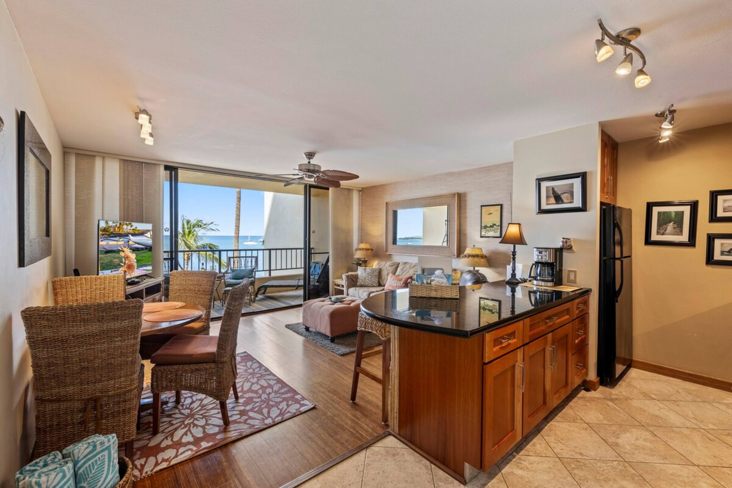 Updated Oceanfront condo, AC, 6 mile sandy beach - Photo 16