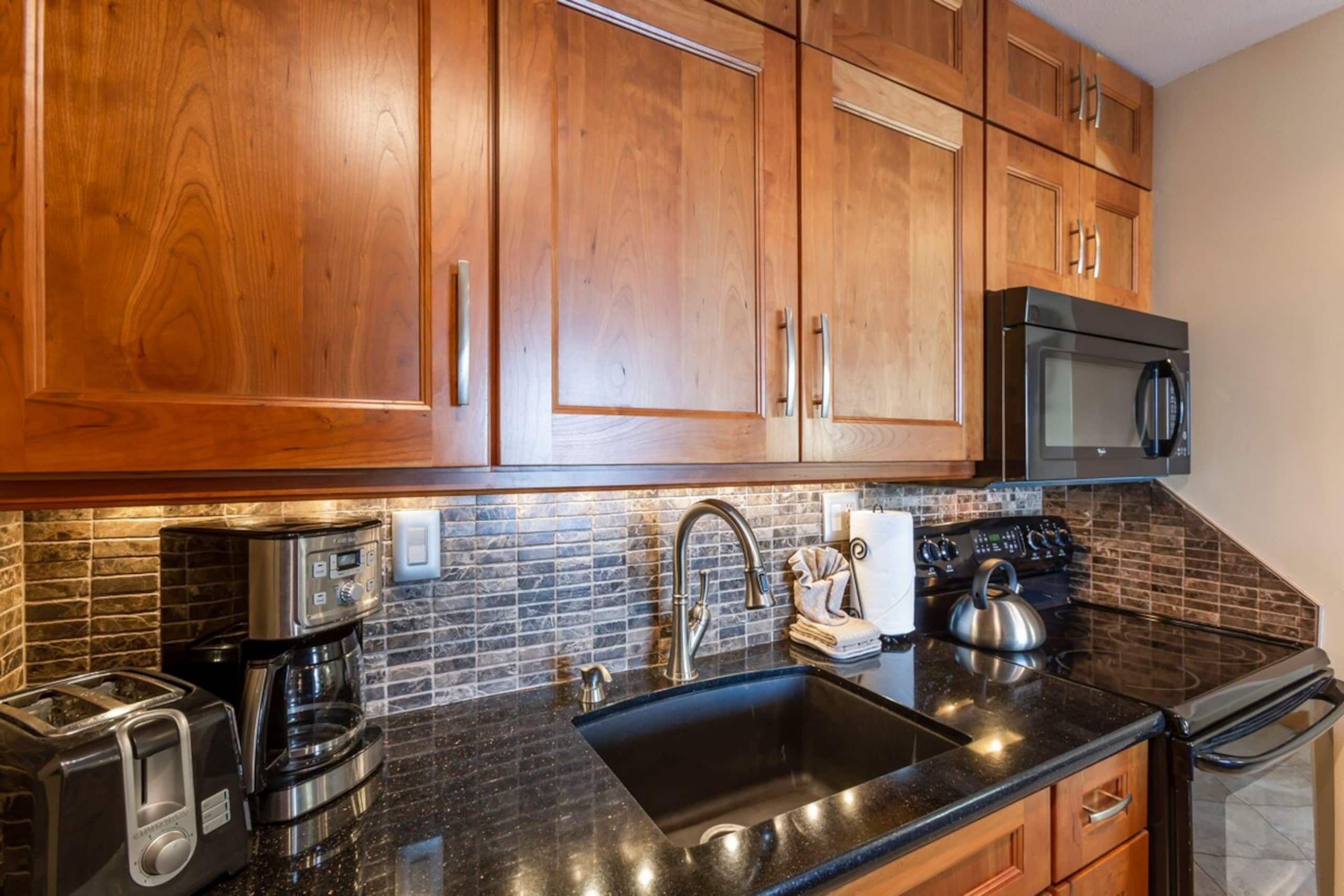 Updated Oceanfront condo, AC, 6 mile sandy beach - Photo 25