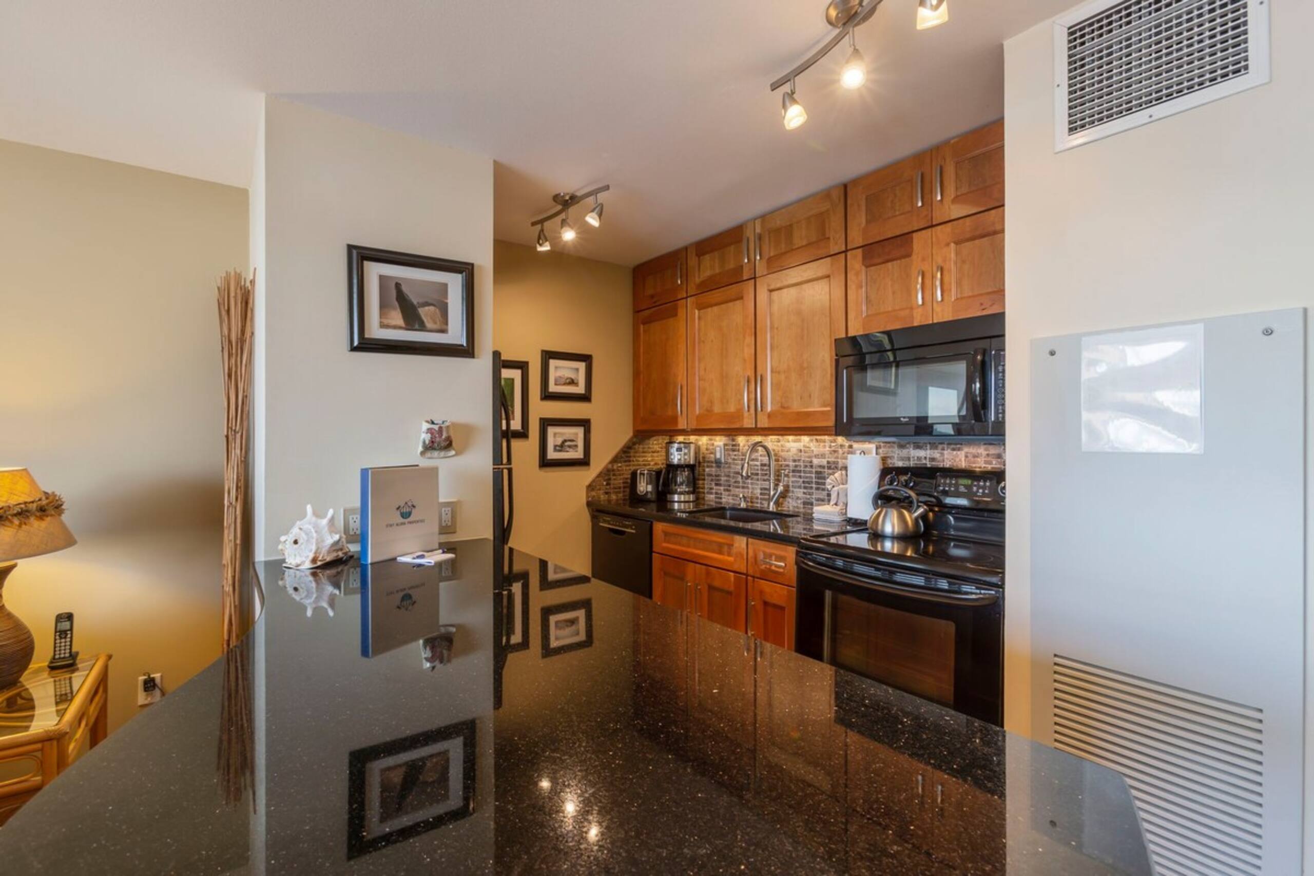 Updated Oceanfront condo, AC, 6 mile sandy beach - Photo 23