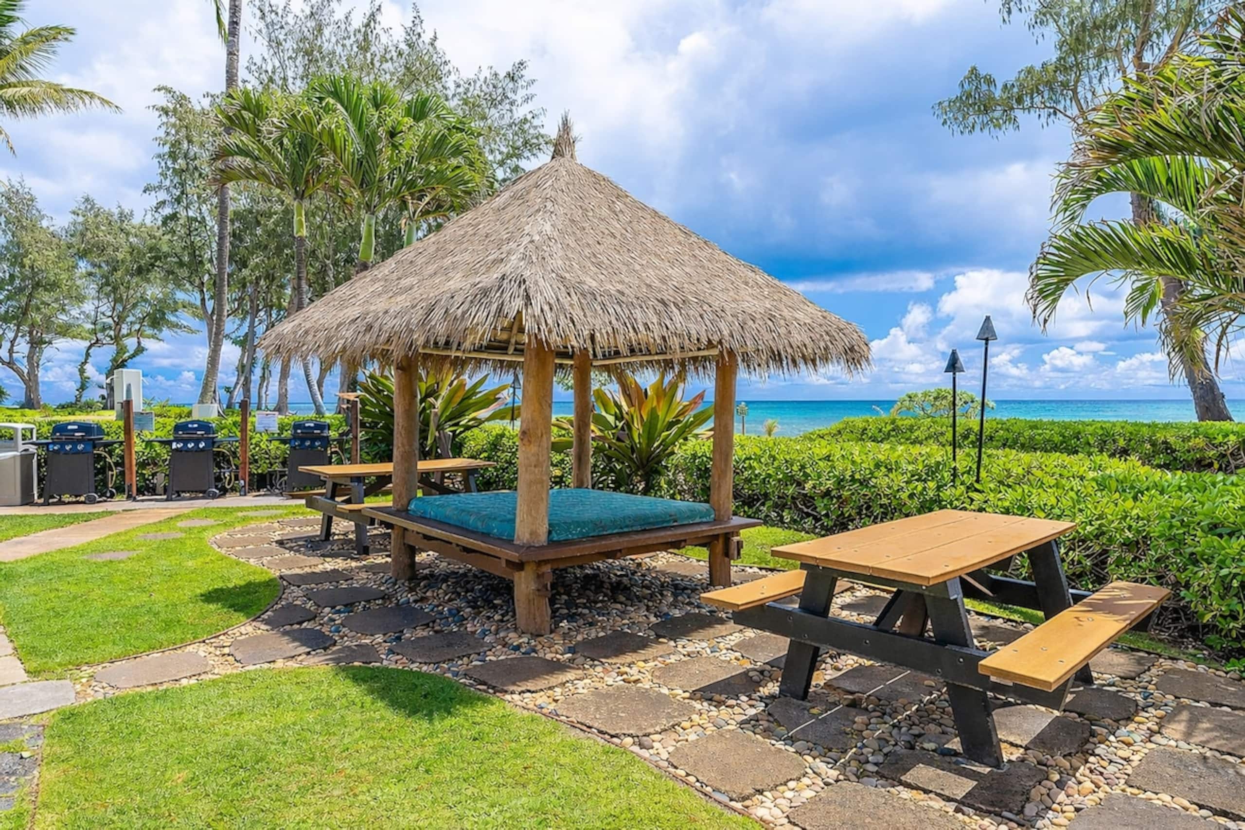 16 seconds from Door to Ocean! AC, Pool, Keyless - Photo 16