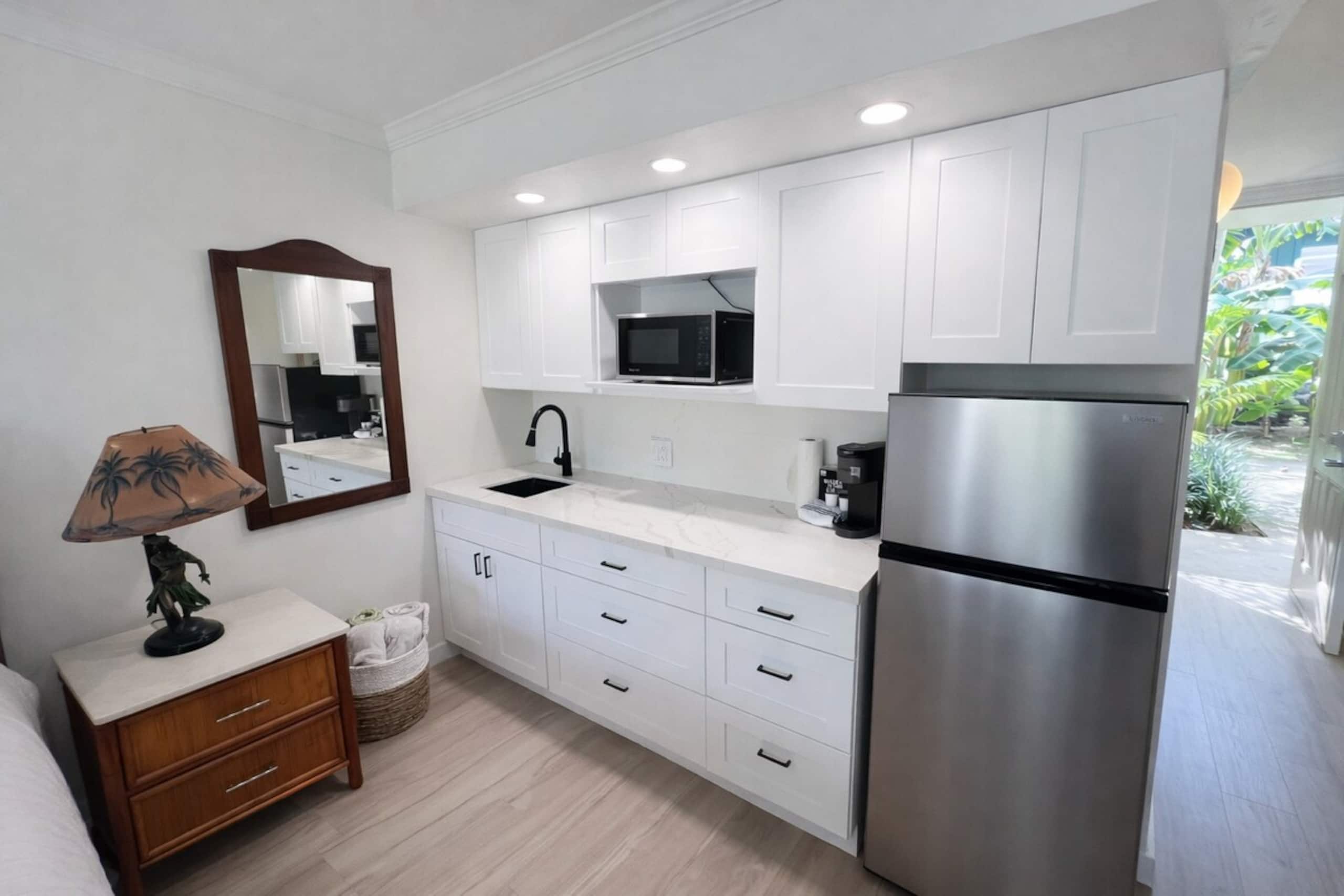16 seconds from Door to Ocean! AC, Pool, Keyless - Photo 2