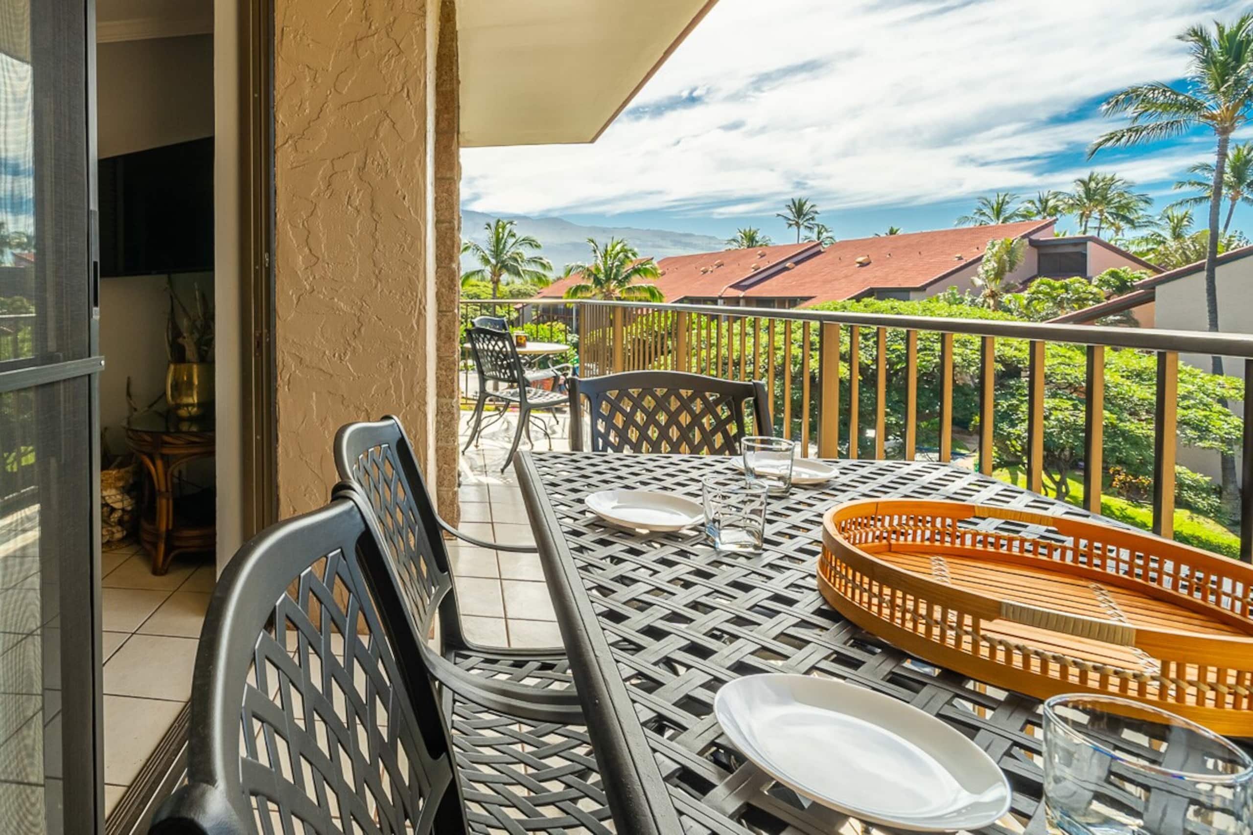 Oceanfront Maui condo w/ sunset lanai and pools - Main photo