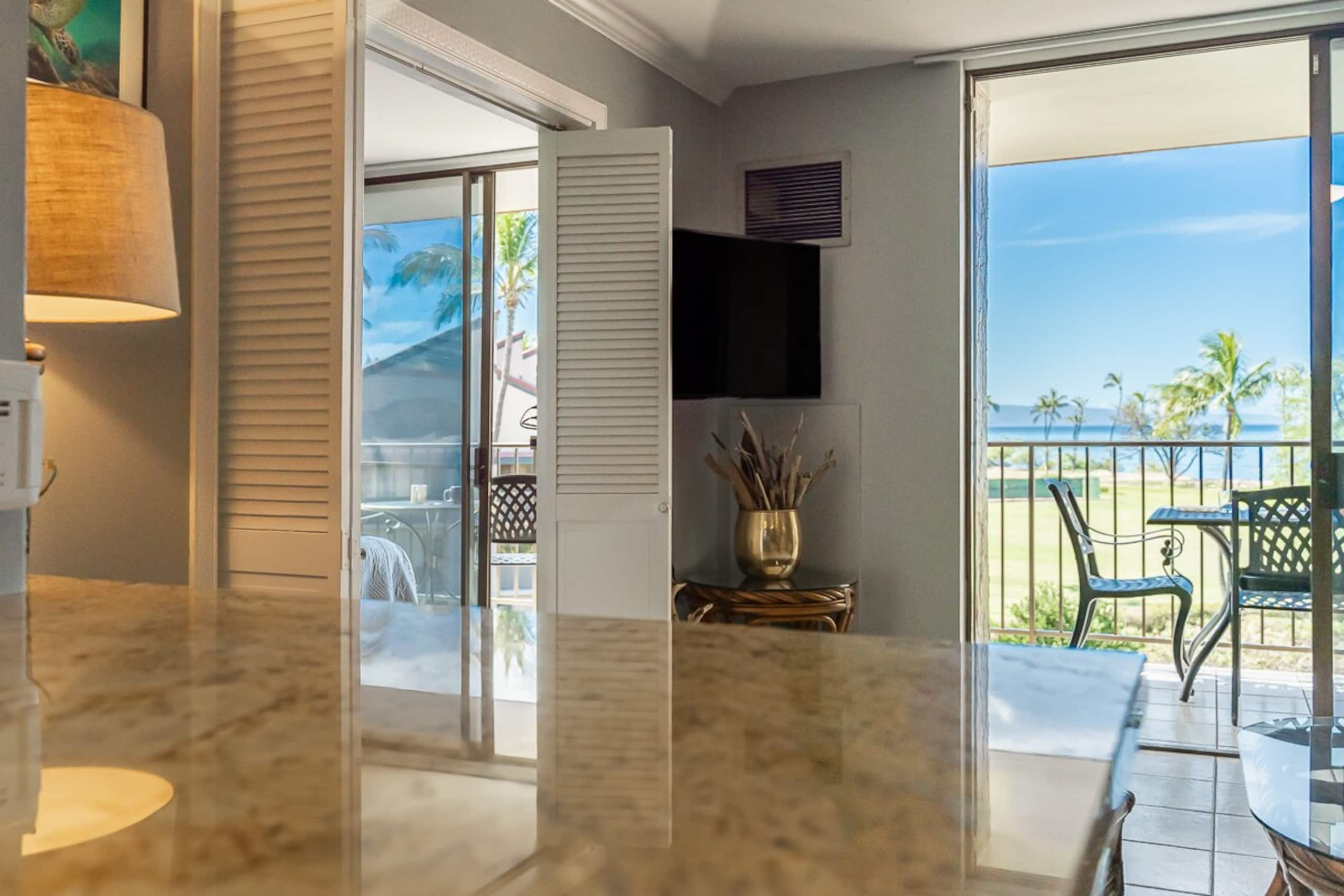 Oceanfront Maui condo w/ sunset lanai and pools - Photo 18