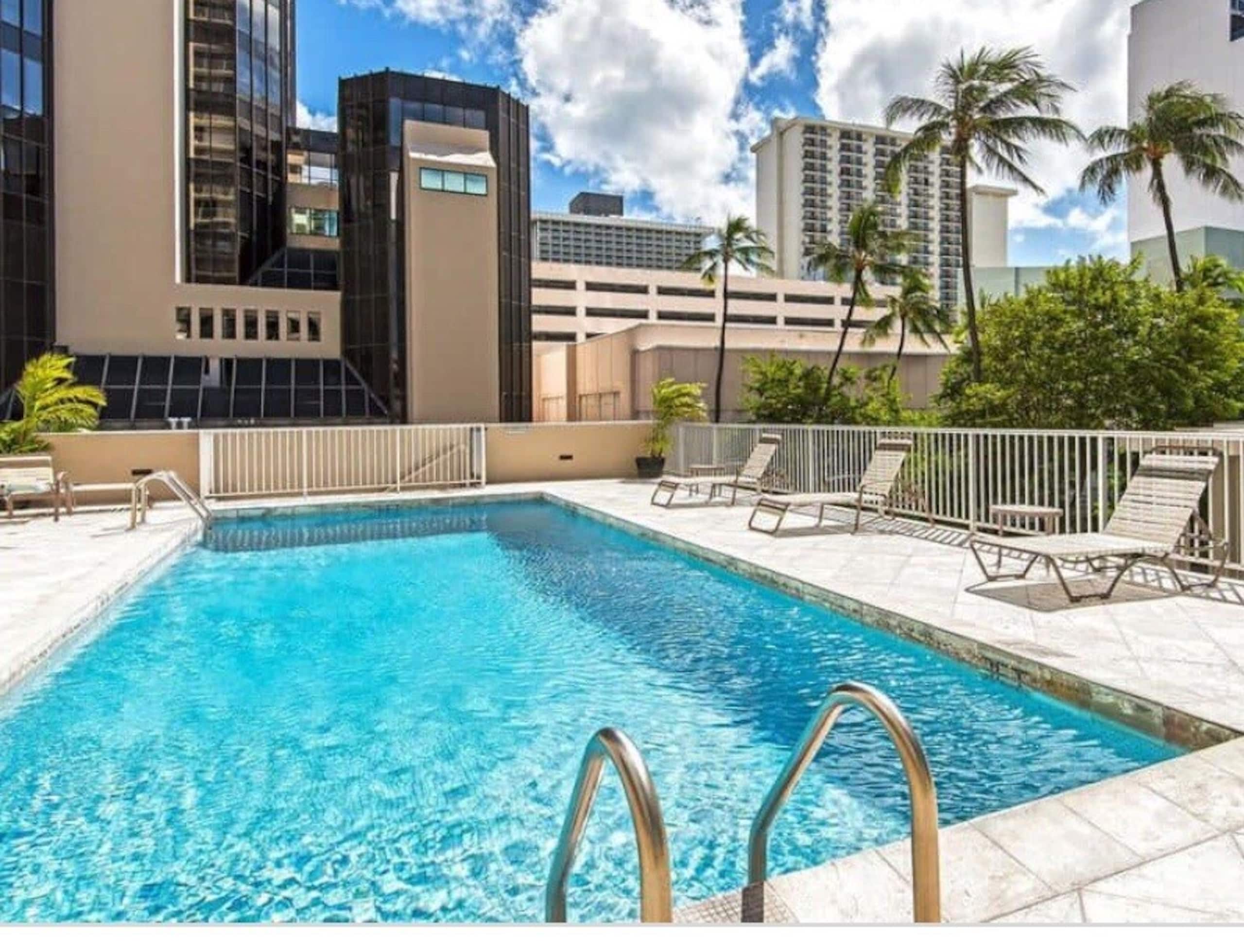 Stylish studio in heart of Waikiki w/amazing views - Photo 17