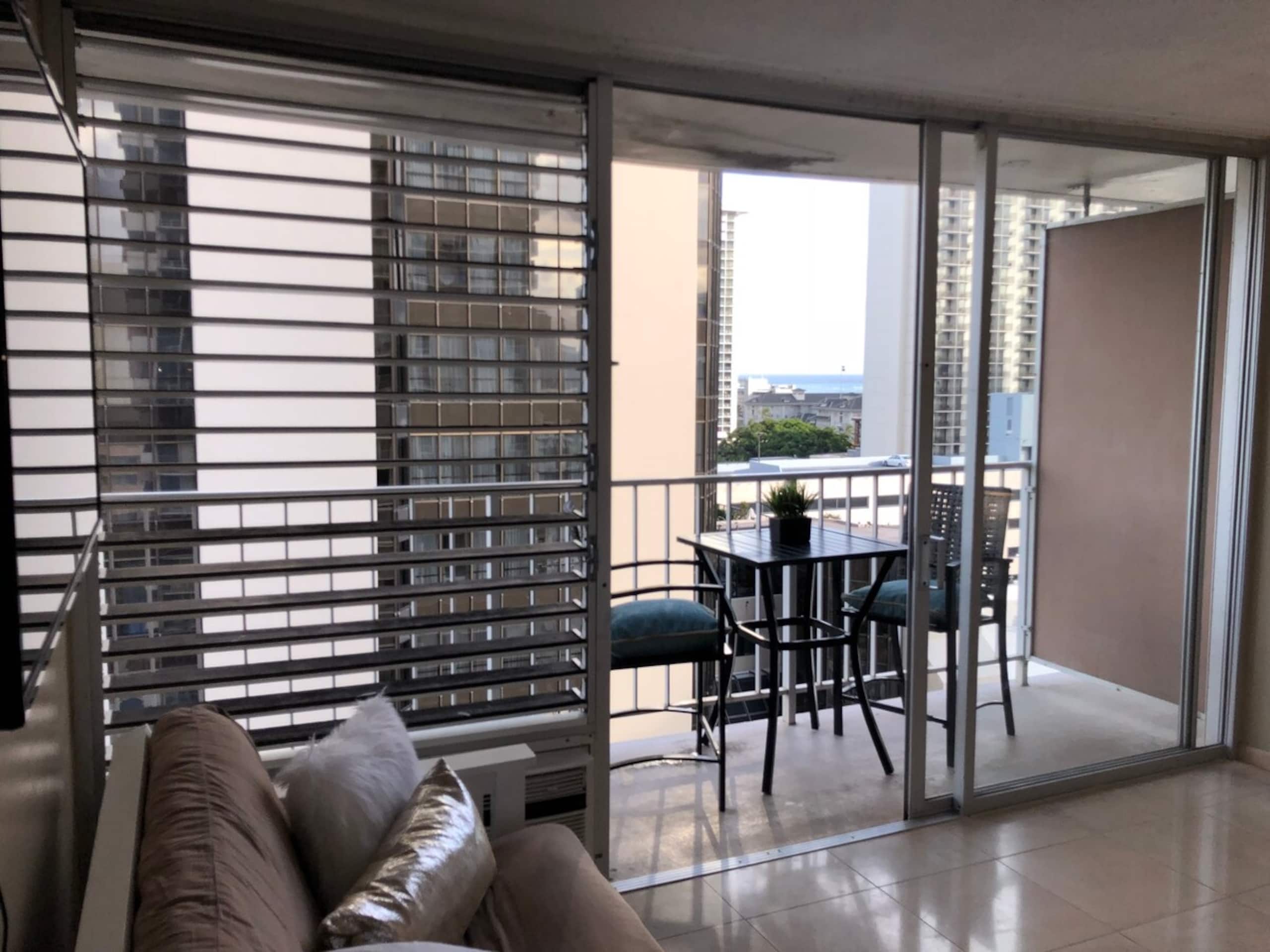 Stylish studio in heart of Waikiki w/amazing views - Photo 21
