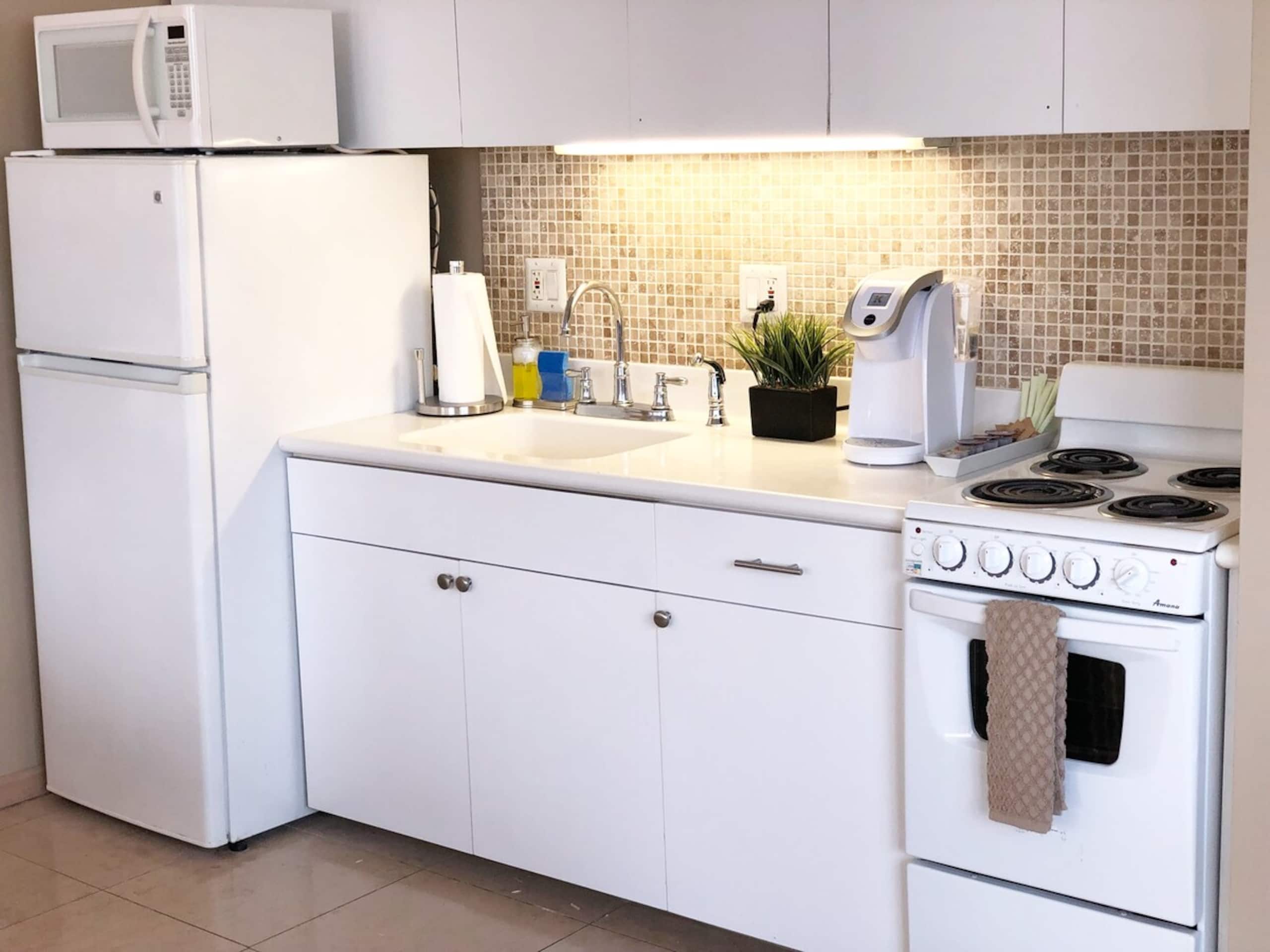 Stylish studio in heart of Waikiki w/amazing views - Photo 10