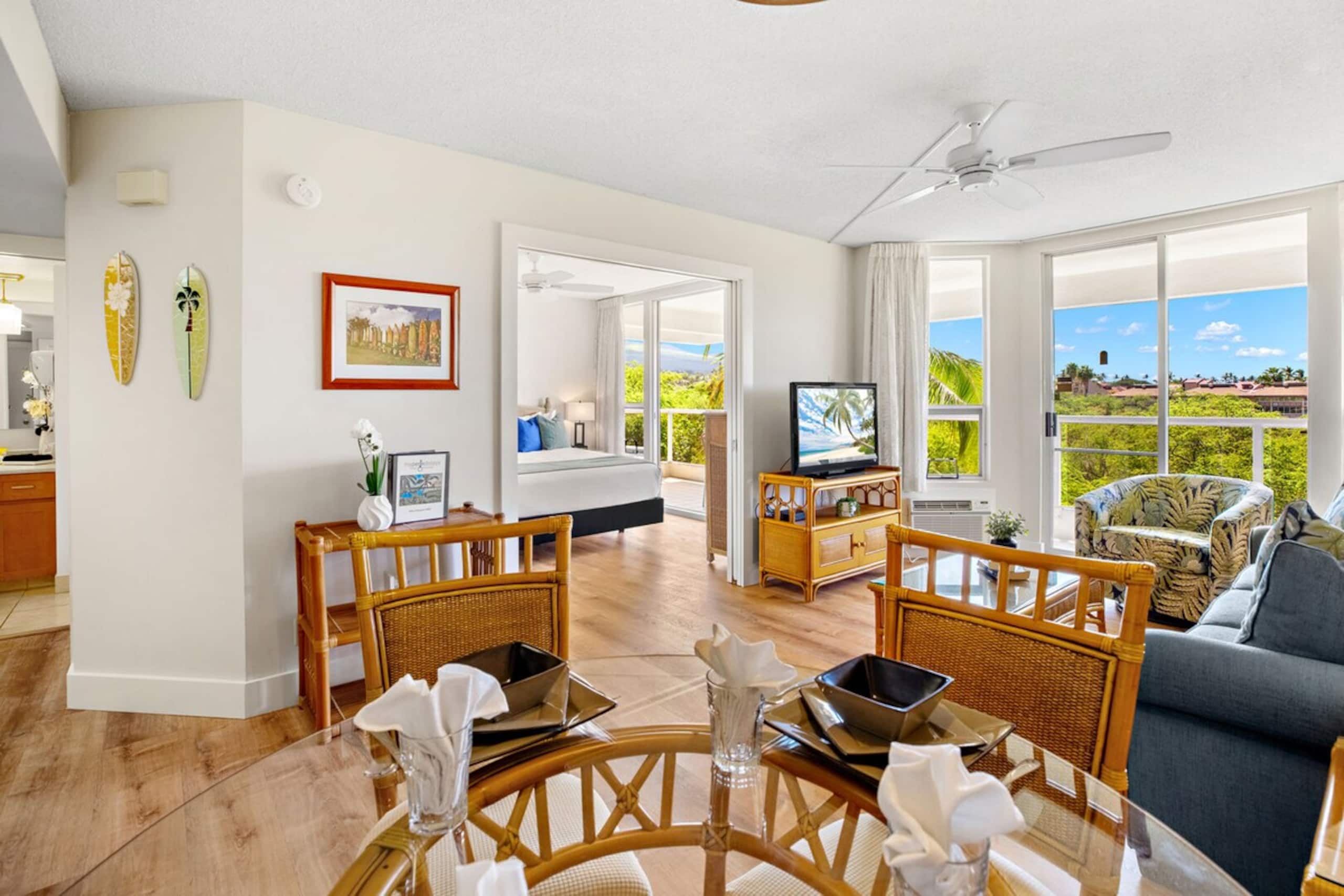 Bright corner condo in Kihei - Photo 8