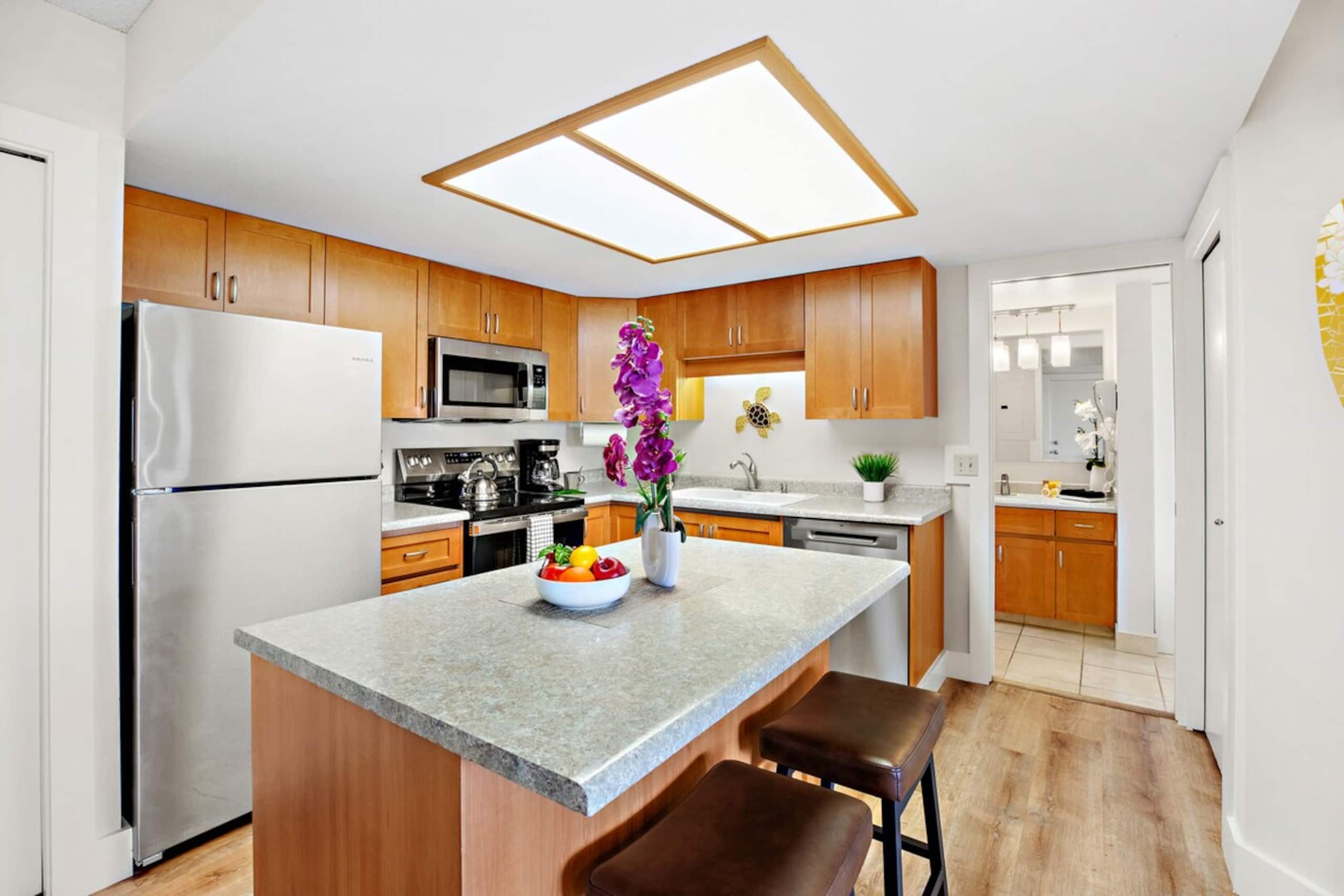 Bright corner condo in Kihei - Photo 11
