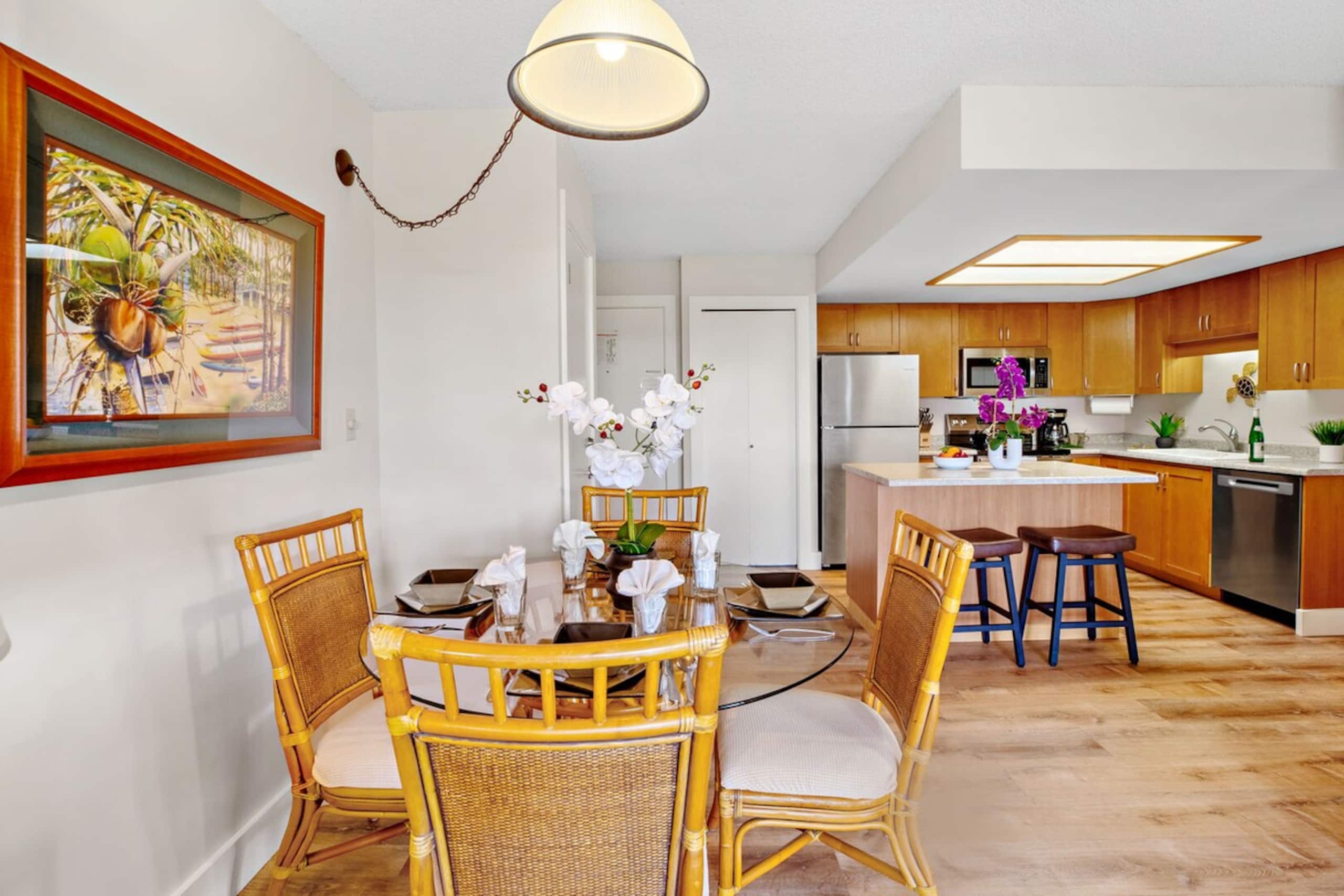 Bright corner condo in Kihei - Photo 6