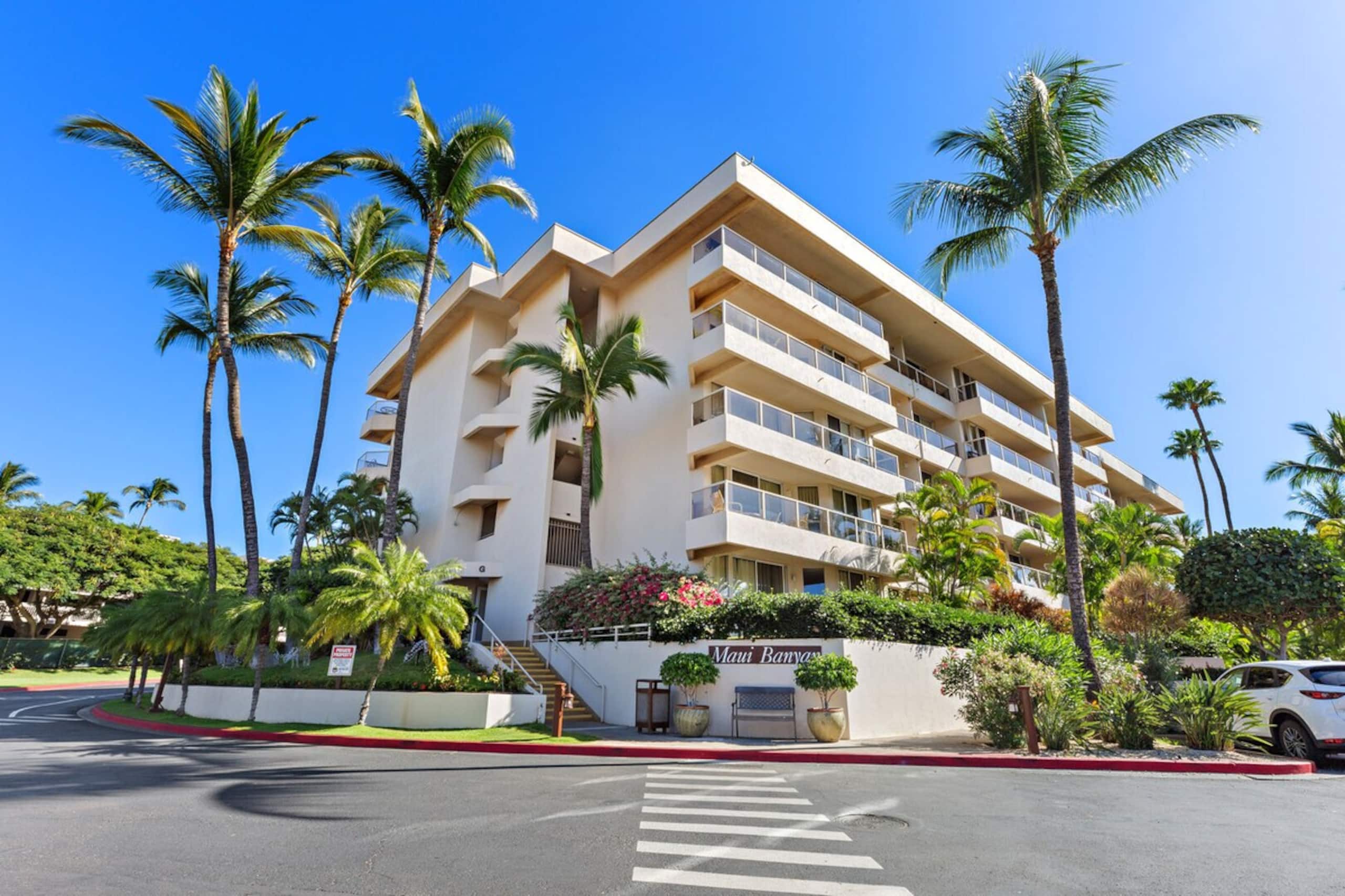 Bright corner condo in Kihei - Photo 35