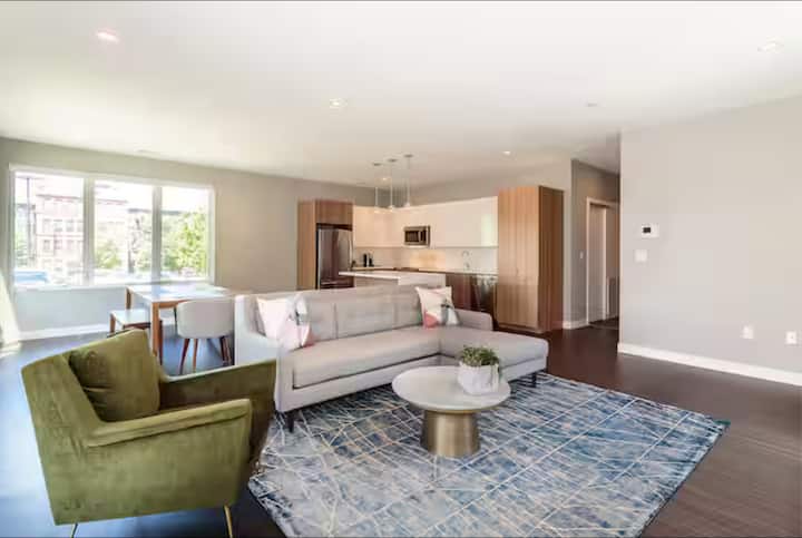 Super Modern 2 Bed In Waltham - Wellesley, MA