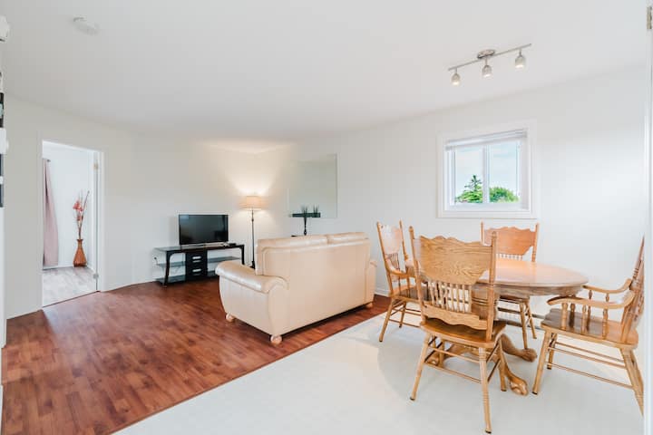 Cozy 1br Suite | Private Entrance & Free Parking - Ottawa