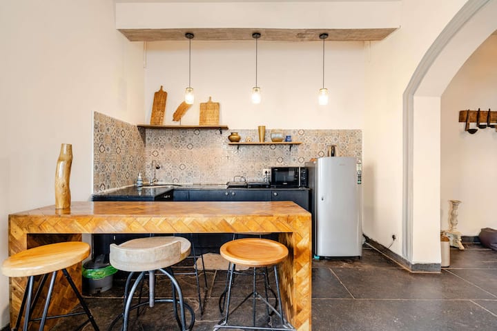 Dining area image 1