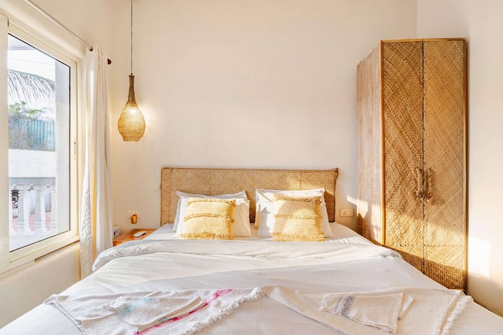 Bedroom 1 image 2