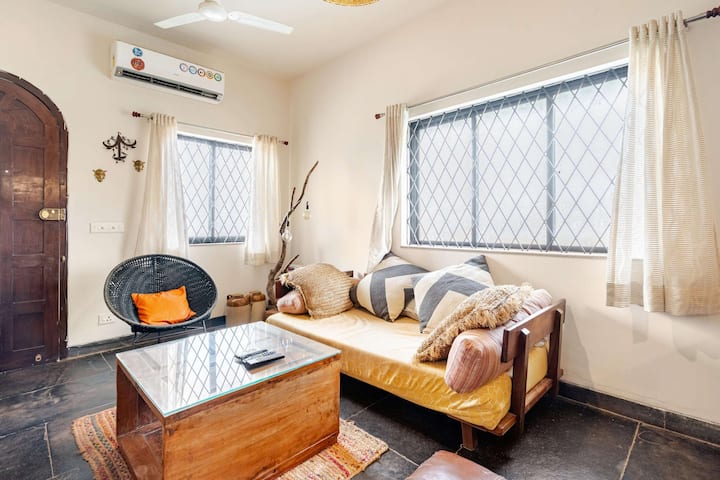 Living room image 2