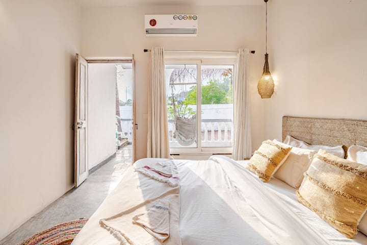 Bedroom 1 image 3
