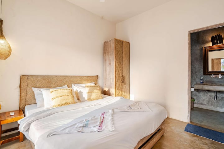 Bedroom 1 image 5