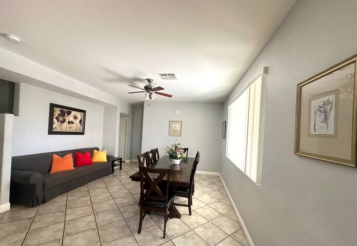 Comfortable, Spacious Home 15 min to The Strip gallery image 4