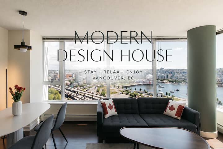 Modern Design House - 3 Bed 2 Bath & Free Parking - Vancouver