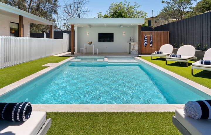 Luxe One Bed | Pool, Spa & Brand New, Walk To Pub! - Sorrento