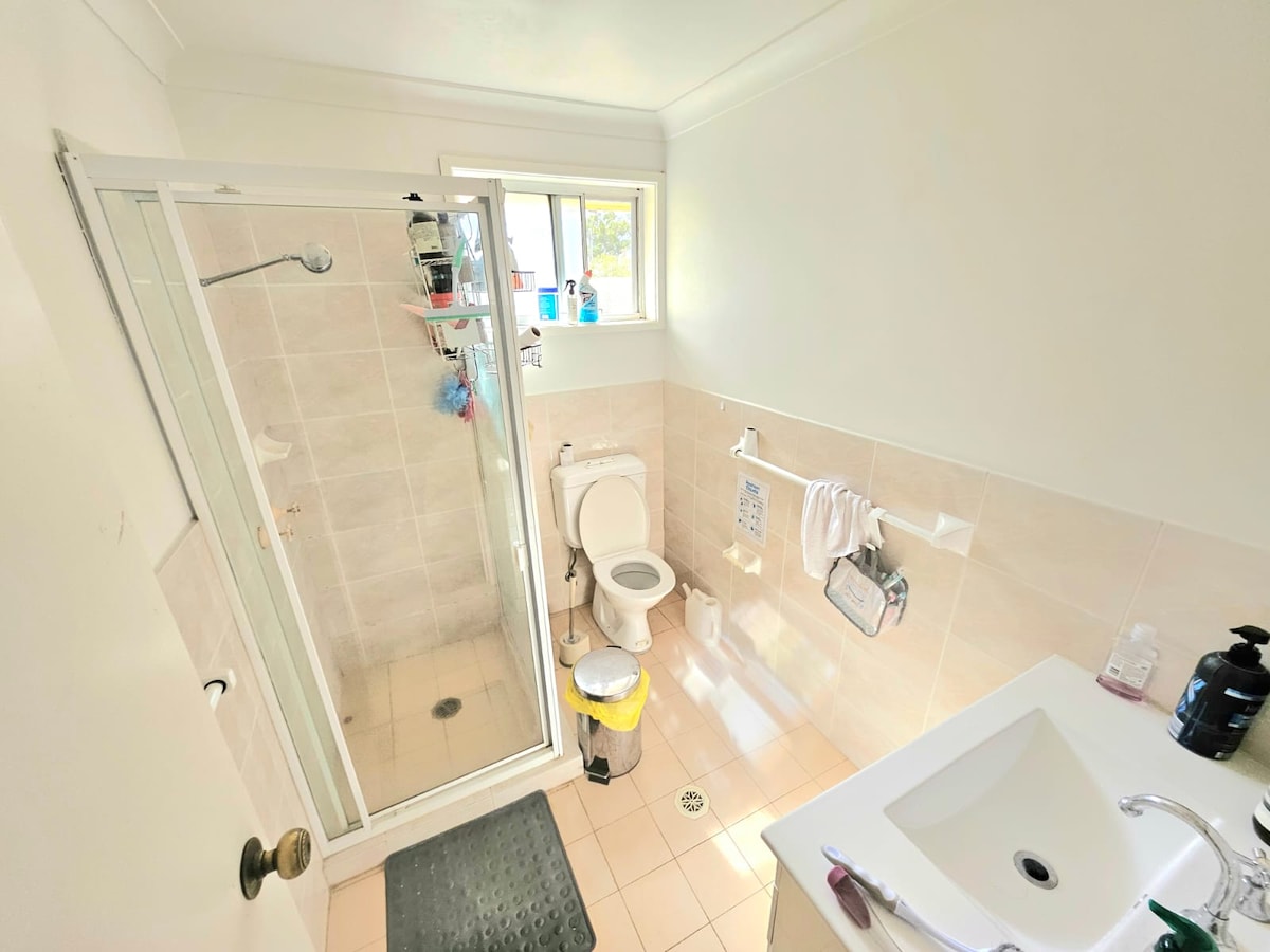 Clean & Quiet Stay in Friendly House