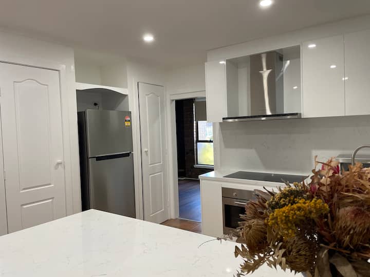 Modern 4br Home, Fireplaces, Big Gardens - Caroline Springs