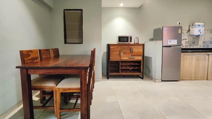 Dining area image 1
