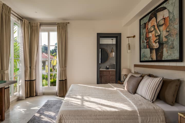 Rooms: Bedroom