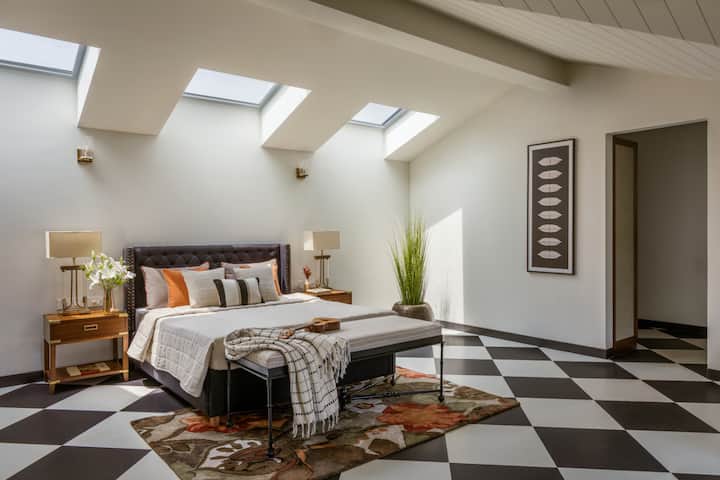 Rooms: Bedroom