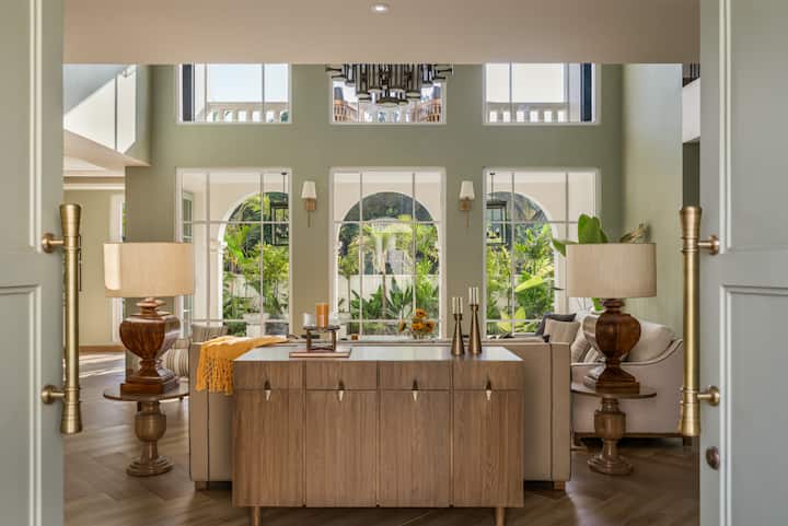 Rooms: Living area