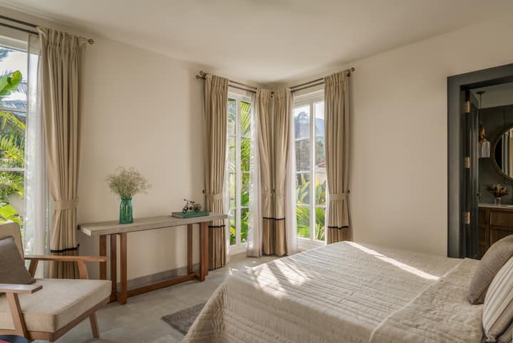 Rooms: Bedroom