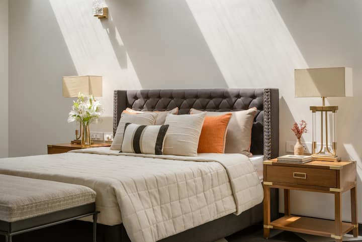 Rooms: Bedroom