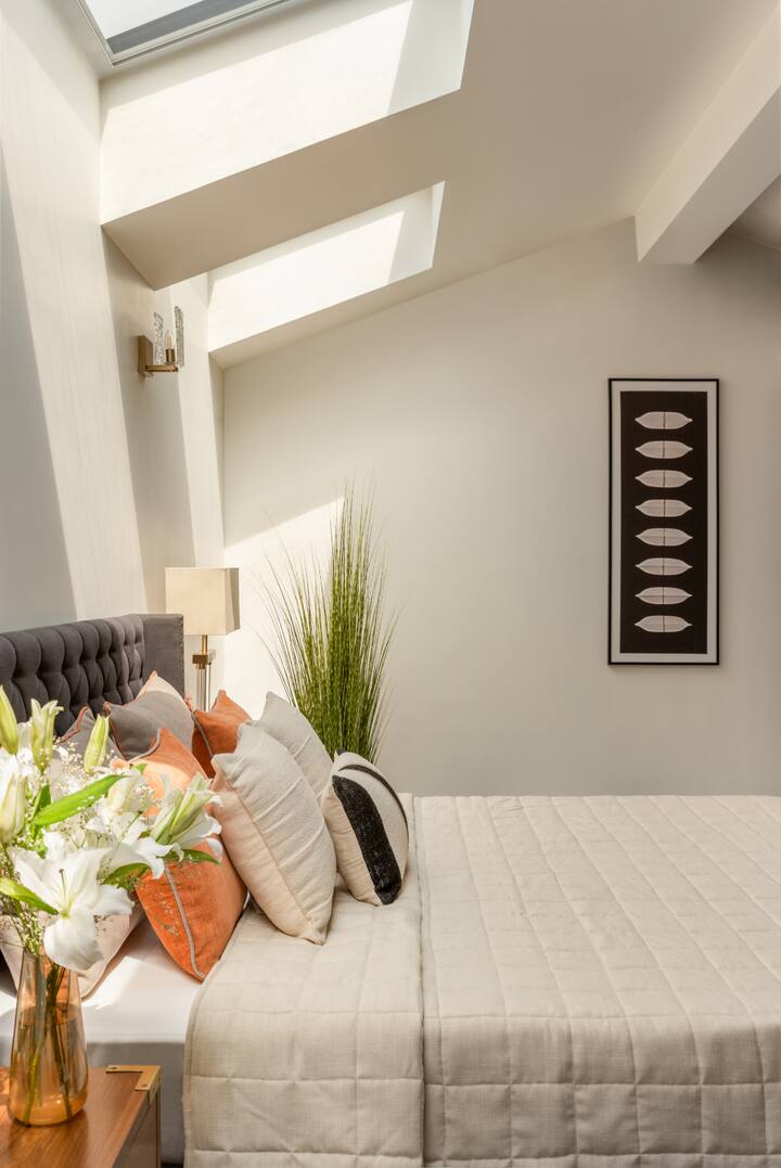 Rooms: Bedroom