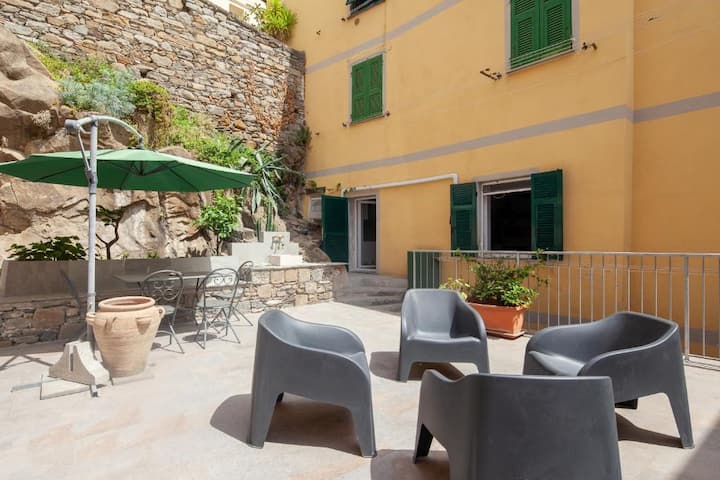 Guesthost - Central Riomaggiore Flat With Terrace - Riomaggiore