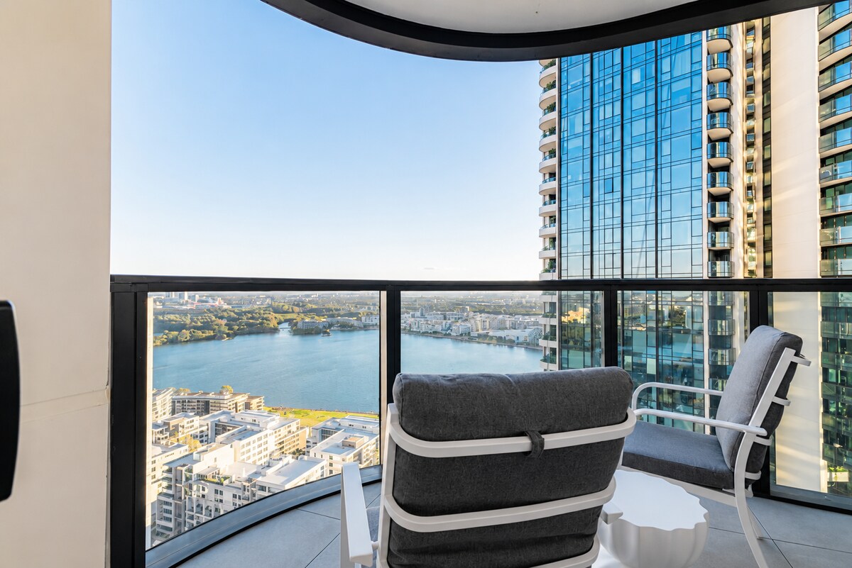 Luxury 2BR | Water Views, Near Olympic Park