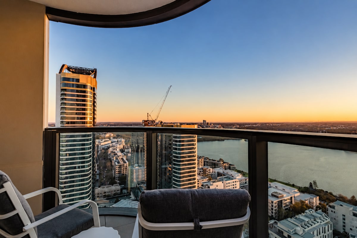 Luxury 2BR | Water Views, Near Olympic Park